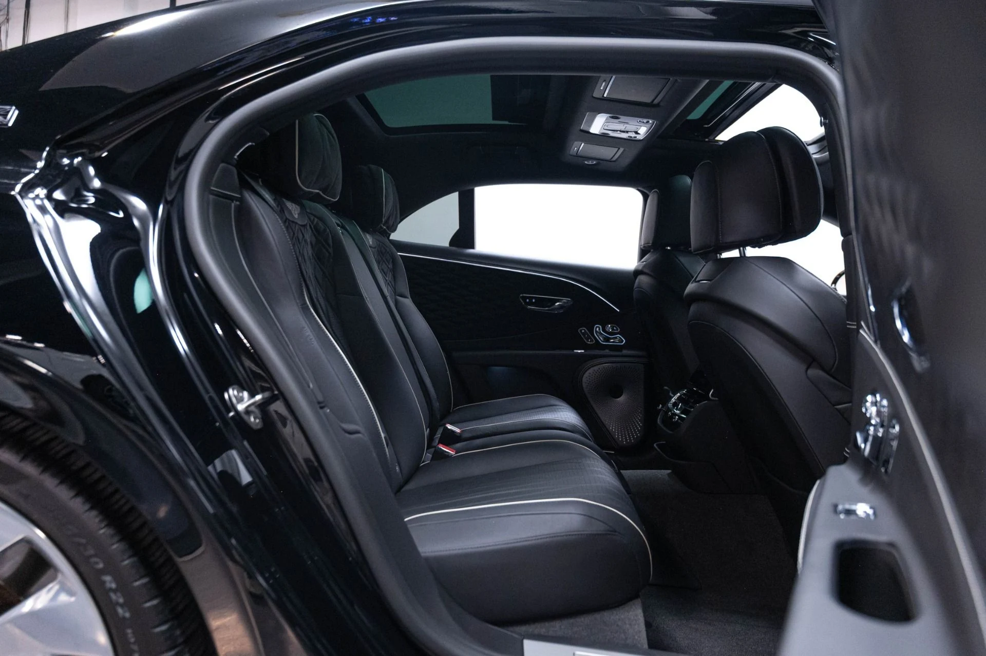 mph059_3575774706_Used_2020_Bentley_Flying_Spur_W12_1783372083_fb052f60c8