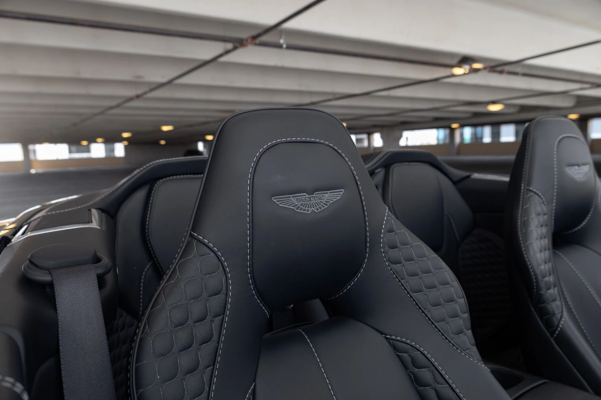 mph059_3575790922_Used_2015_Aston_Martin_Vanquish_Volante_1776978035_326b16f255