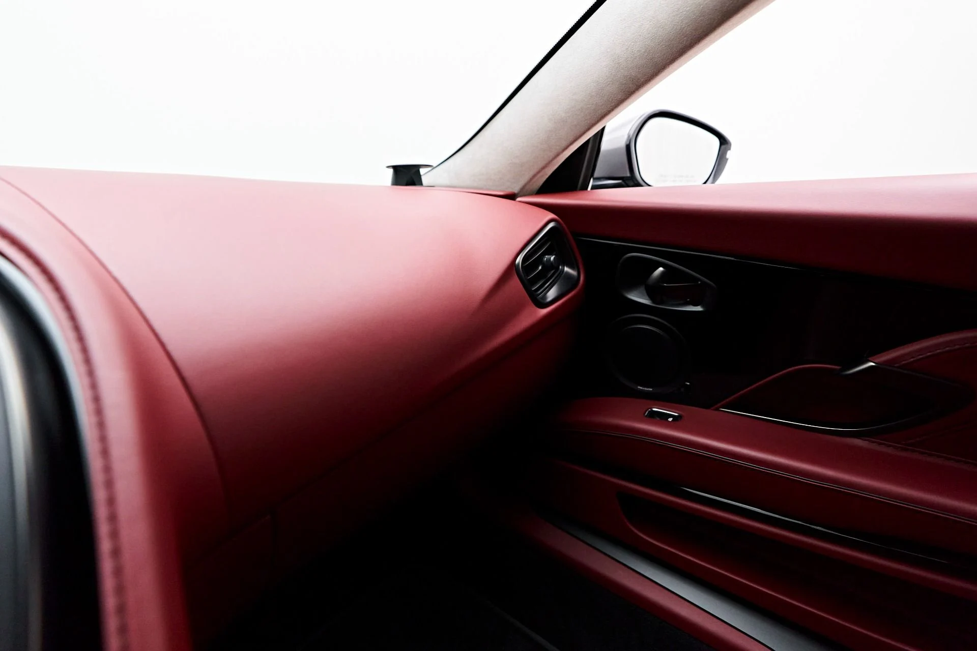 mph059_3579040068_Used_2021_Aston_Martin_DBS_Superleggera_1720056644_94f3a95435