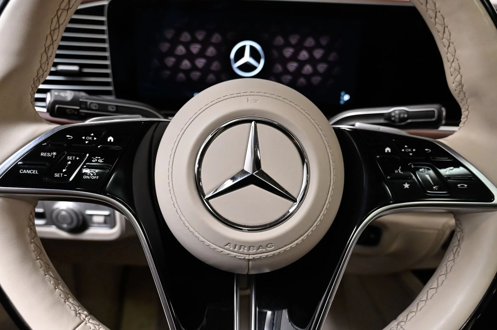 mph059_3592965338_Used_2024_Mercedes_Benz_GLS_Maybach_GLS_600_4_MATIC_1789504682_b9bbdc9be3