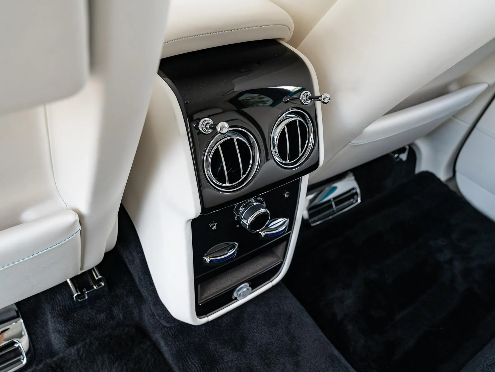 mph059_3613370371_Used_2023_Rolls_Royce_Cullinan_1761685710_d57afb7ccd