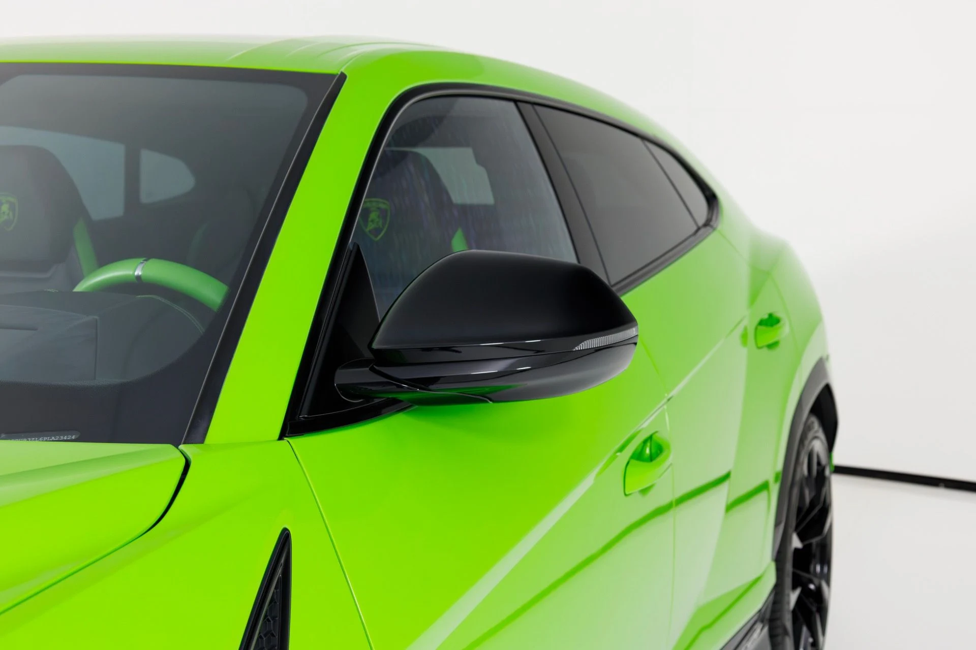 mph059_3636271252_Used_2023_Lamborghini_Urus_S_1769555052_79e8699f48