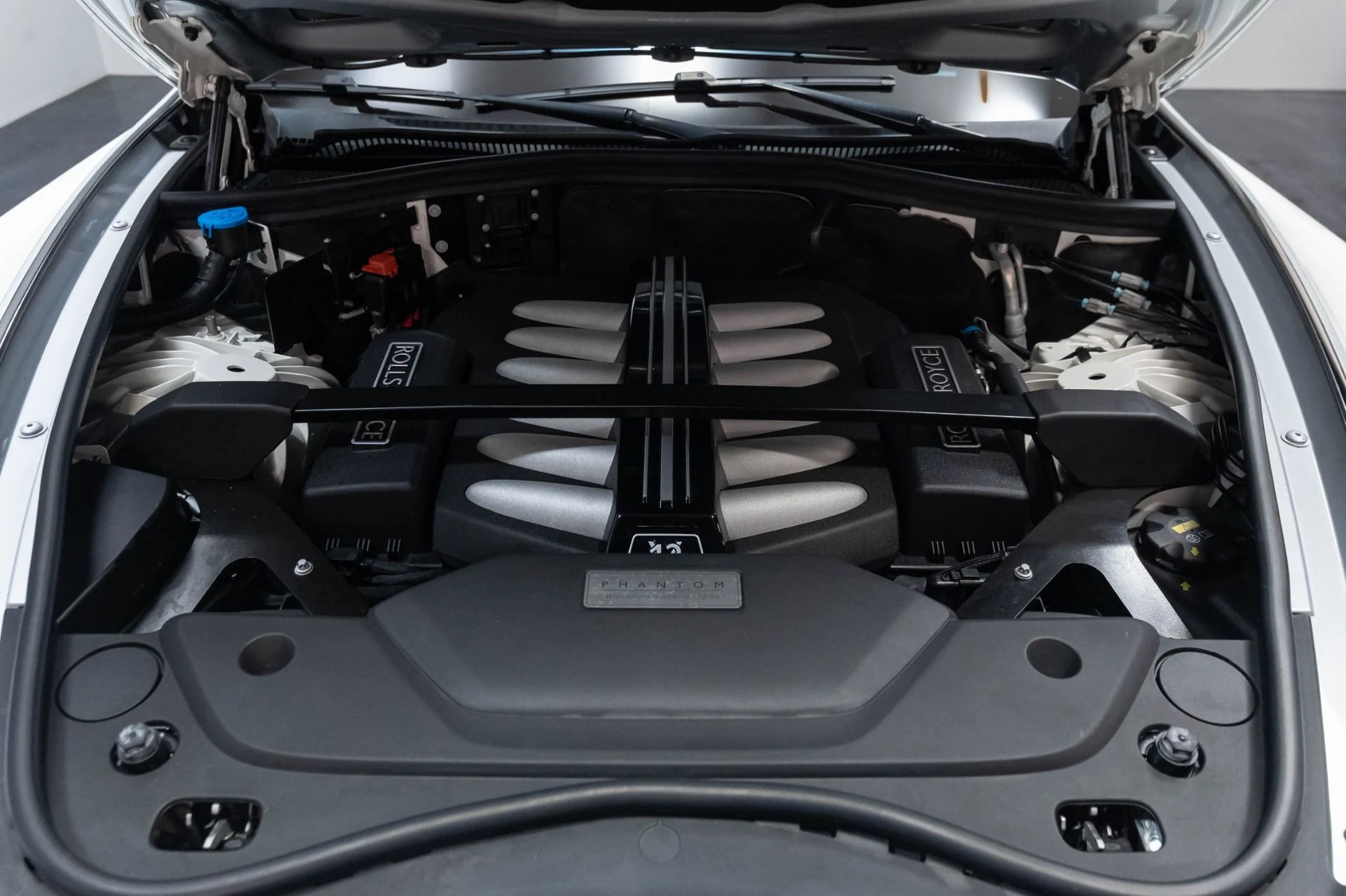 mph059_3649044305_Used_2019_Rolls_Royce_Phantom_1784063951_f4a523a388