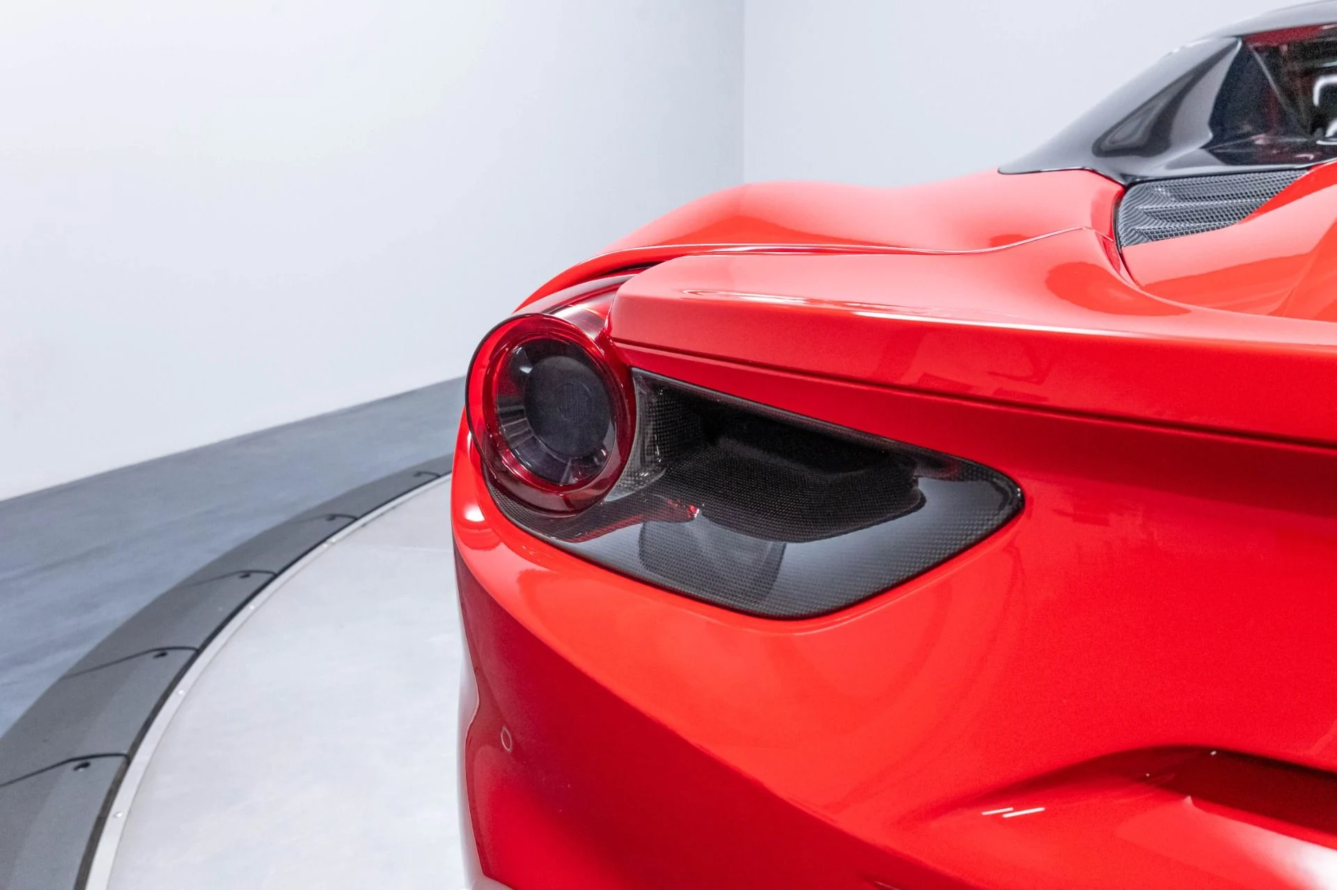 mph059_3659453193_Used_2018_Ferrari_488_Spider_1786656638_8f3c74237b