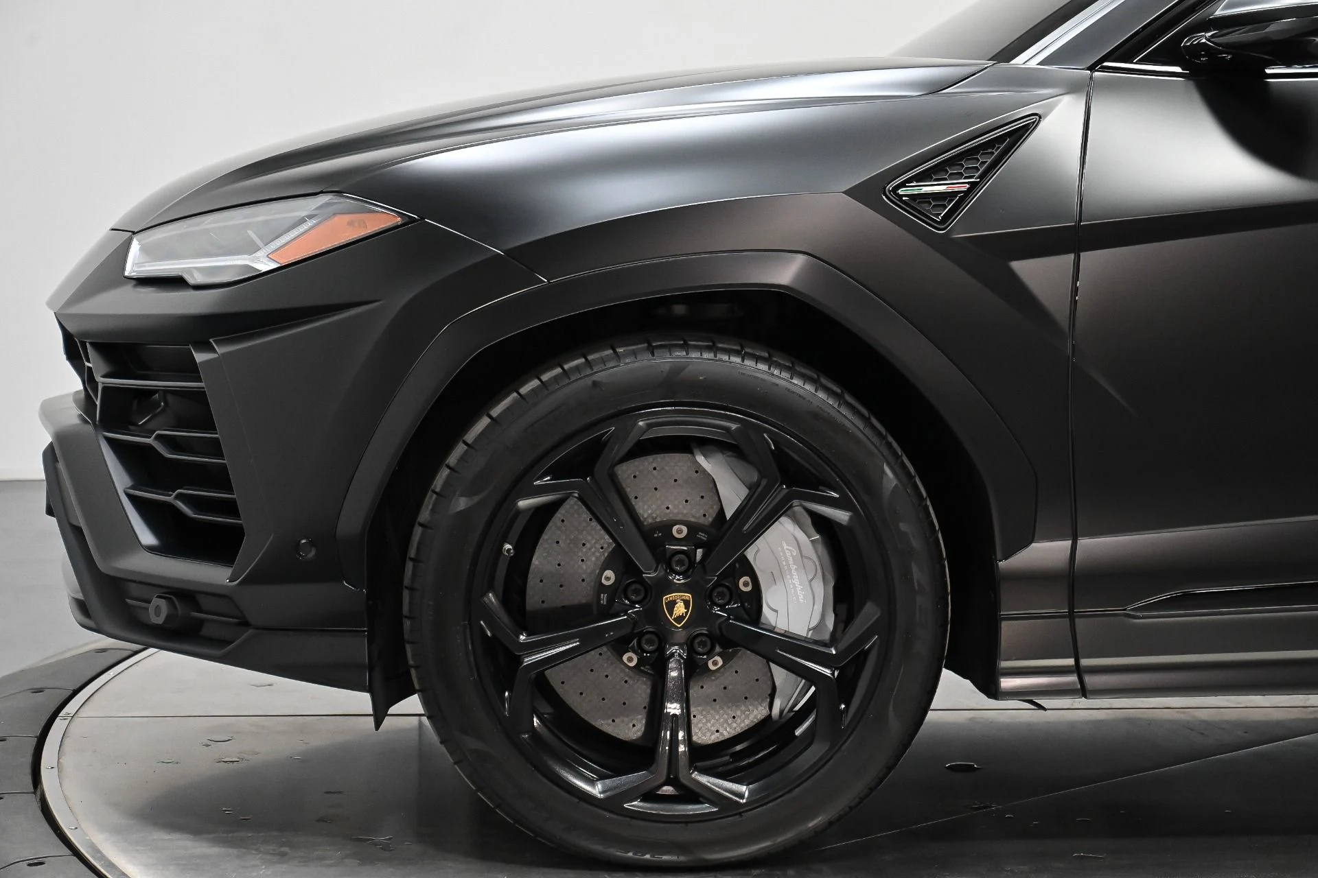 mph059_3684431822_Used_2019_Lamborghini_Urus_Base_1749595925_6f1b9df591