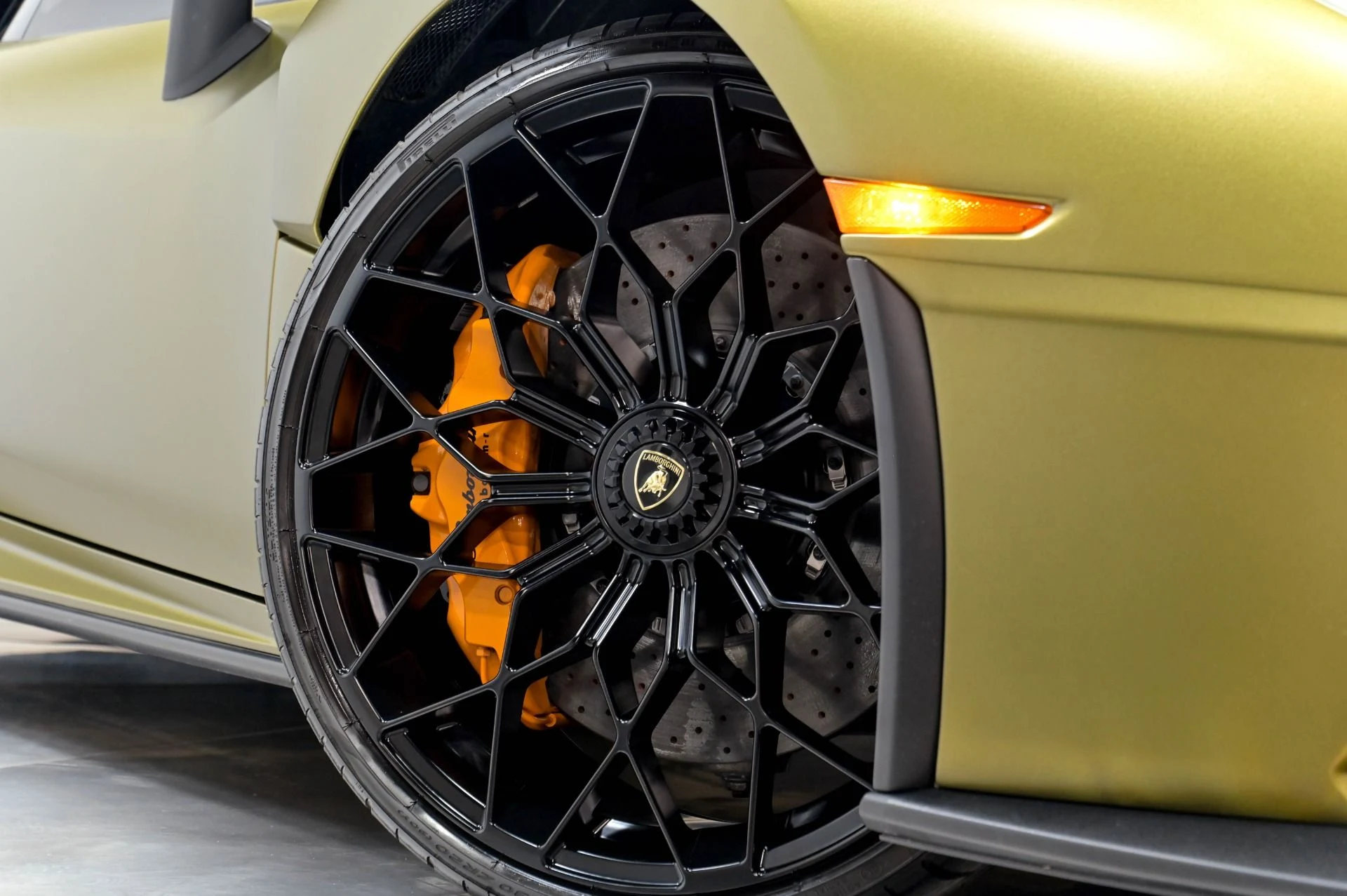 mph059_3691517333_Used_2023_Lamborghini_Huracan_STO_1782768591_5f4eb933f3