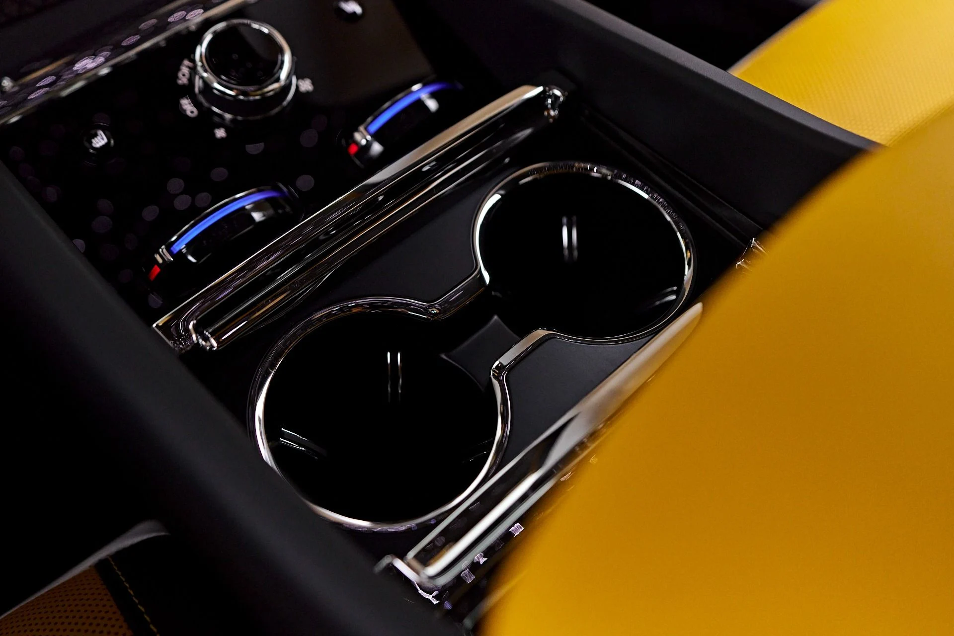 mph059_3714474623_Used_2025_Rolls_Royce_Spectre_Base_1753213338_67fd7b5514