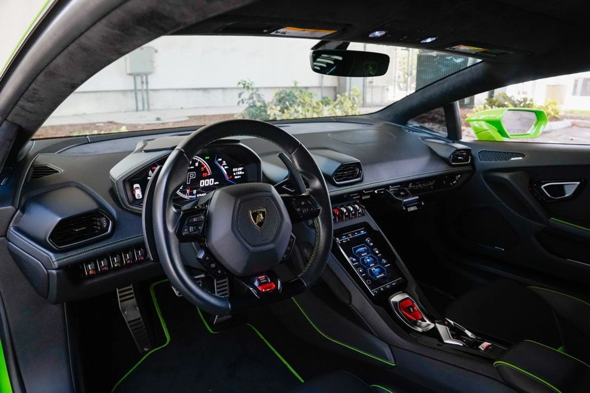 mph059_3875570245_used_2020_lamborghini_huracan_evo_coupeawd_14354_22890839_60_1024_68af9fe9d6