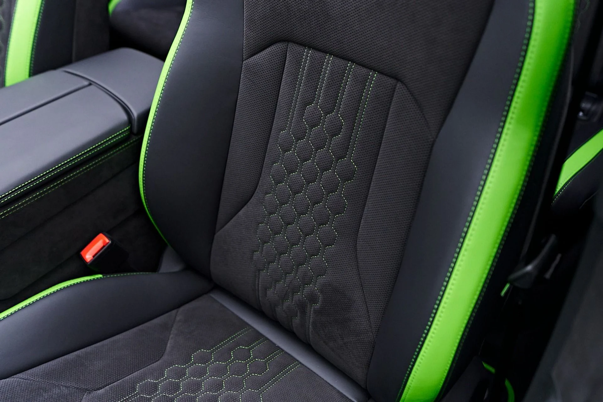 mph059_3875698176_Used_2024_Lamborghini_Urus_S_1745956869_c4fe4a77b2