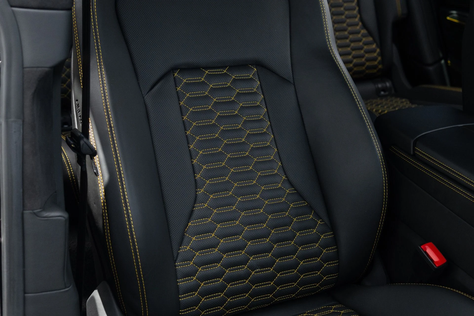 mph059_3892477865_Used_2022_Lamborghini_Urus_1776127481_033b97986d