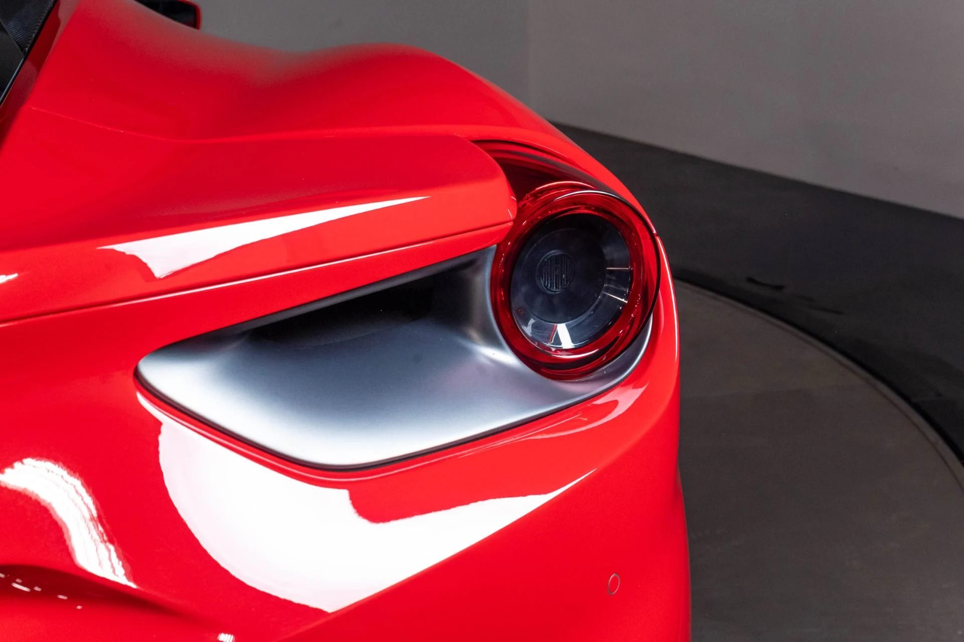 mph059_3957630404_Used_2018_Ferrari_488_GTB_1785189078_961164995e