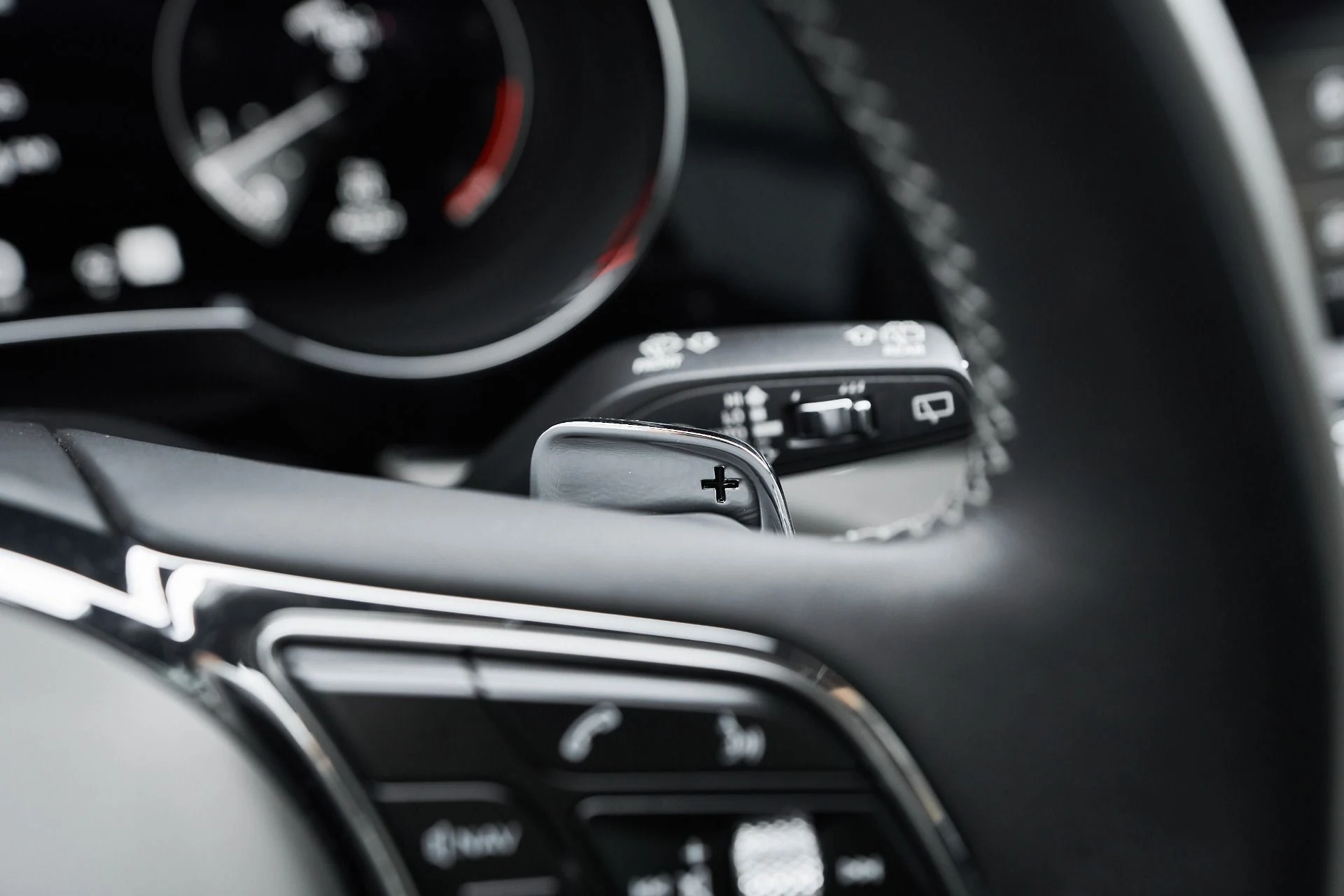 mph059_3965371933_Used_2023_Bentley_Bentayga_EWB_Azure_1763502568_6ac8af751c