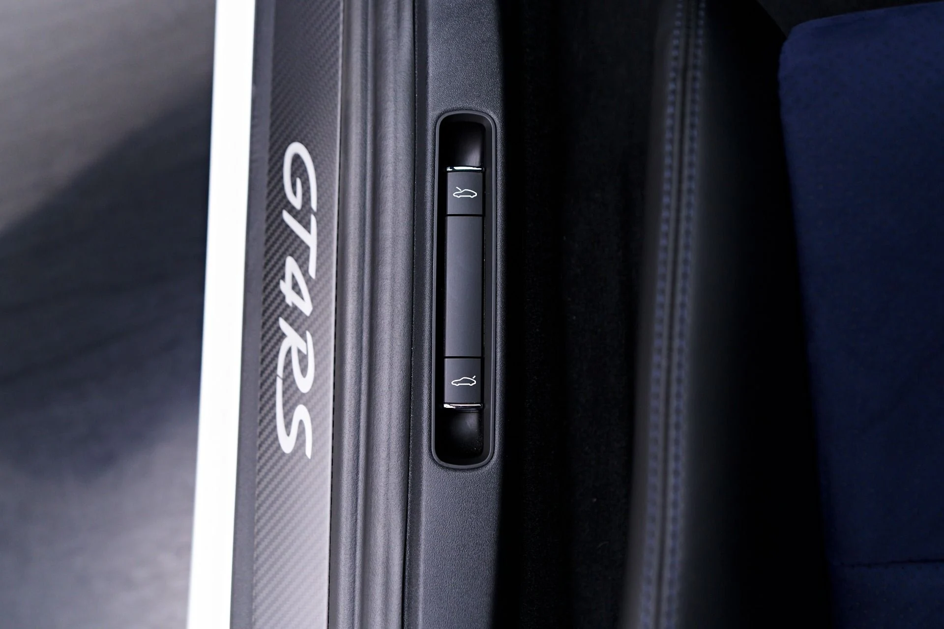 mph059_3990776520_Used_2025_Porsche_718_Cayman_GT_4_RS_1754674090_8269d91034