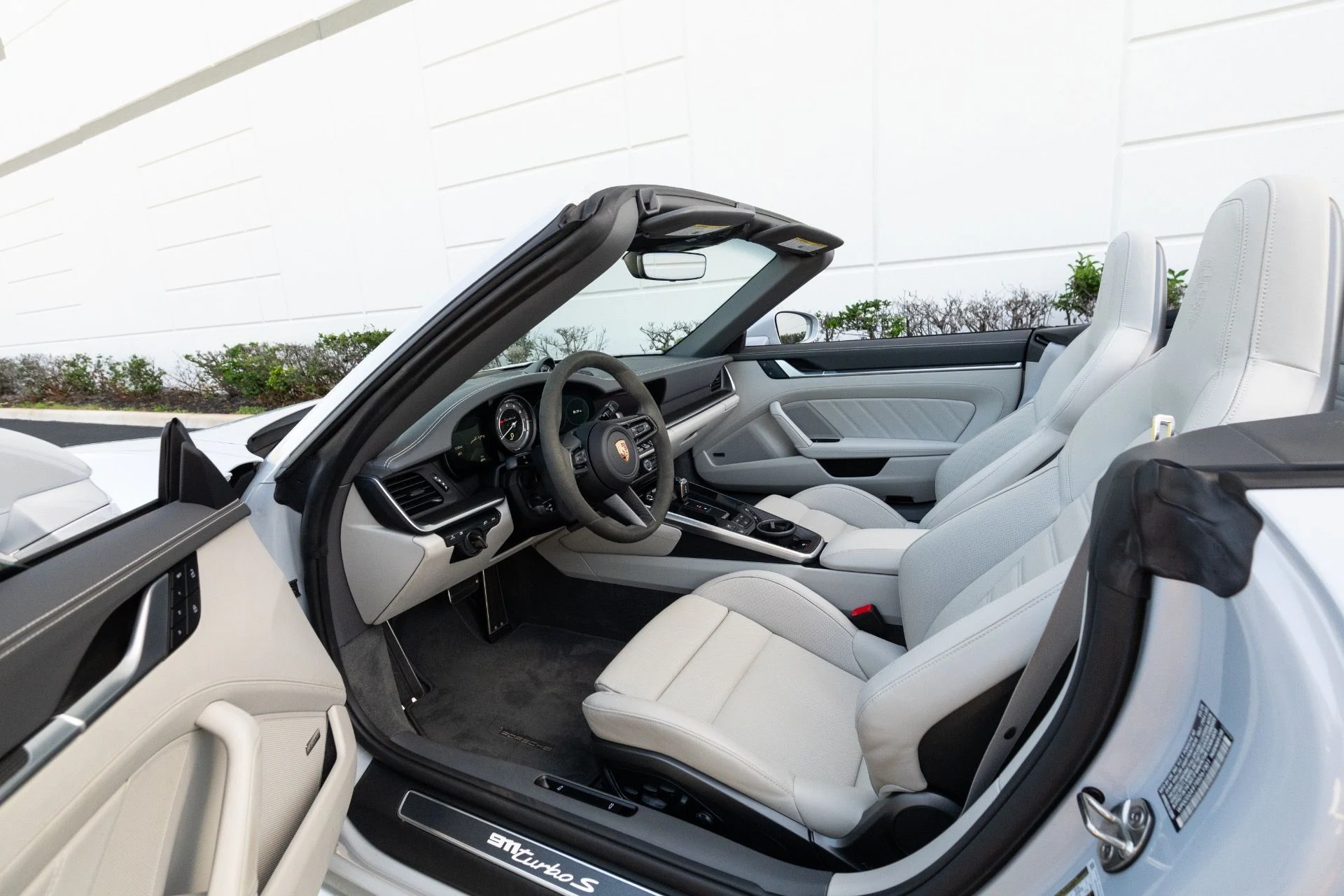 mph059_4058043440_Used_2025_Porsche_911_Cabriolet_Turbo_S_1769622580_c31ec445c2