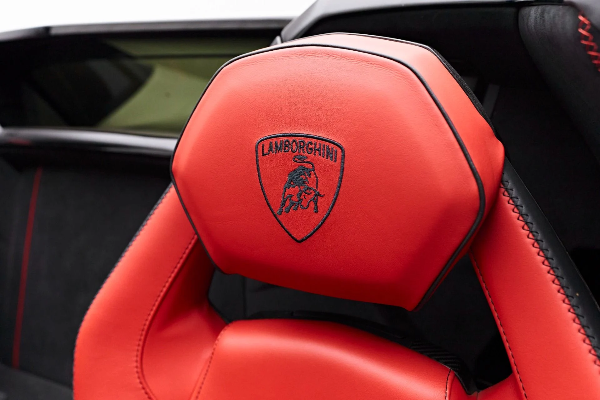 mph059_4074152317_Used_2021_Lamborghini_Aventador_SVJ_Base_1722739728_2043b862c3