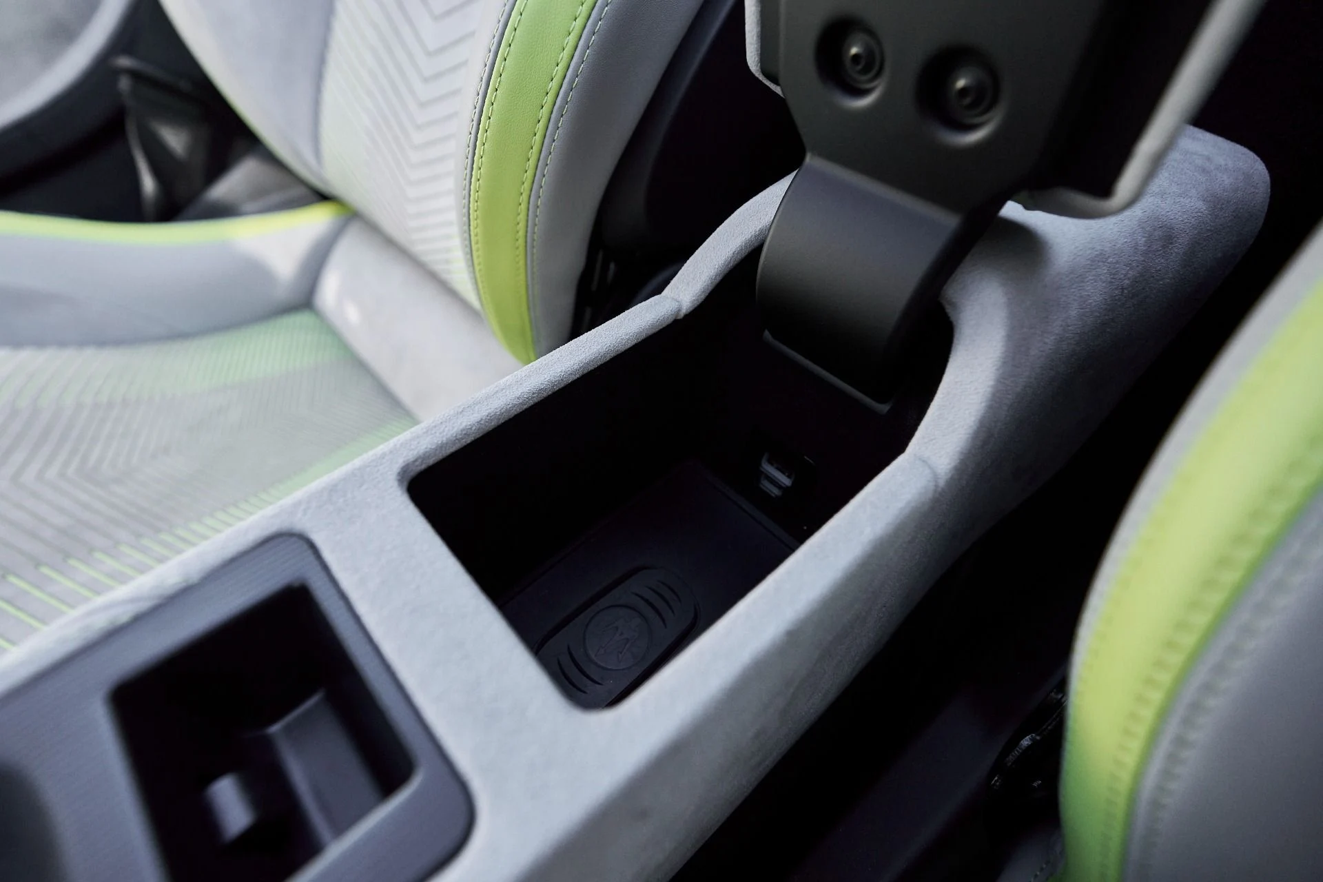 mph059_4096037403_Used_2023_Maserati_MC_20_Cielo_1761946966_b84d8edbb7