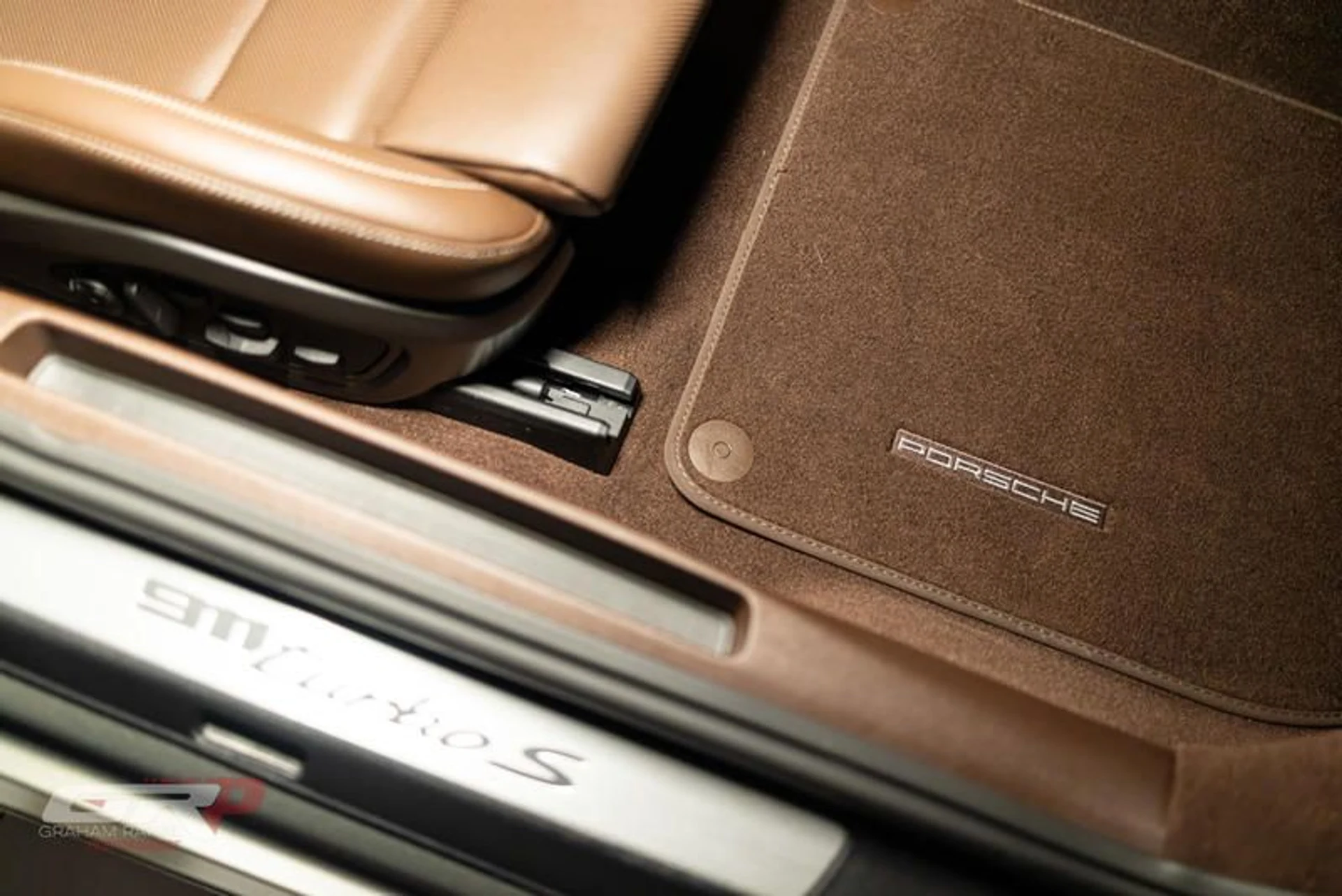 mph059_4097305112_3642807_C_55_A9_495_A_BC_7_C_36_E0_B16_B2122_4b2fe8b139