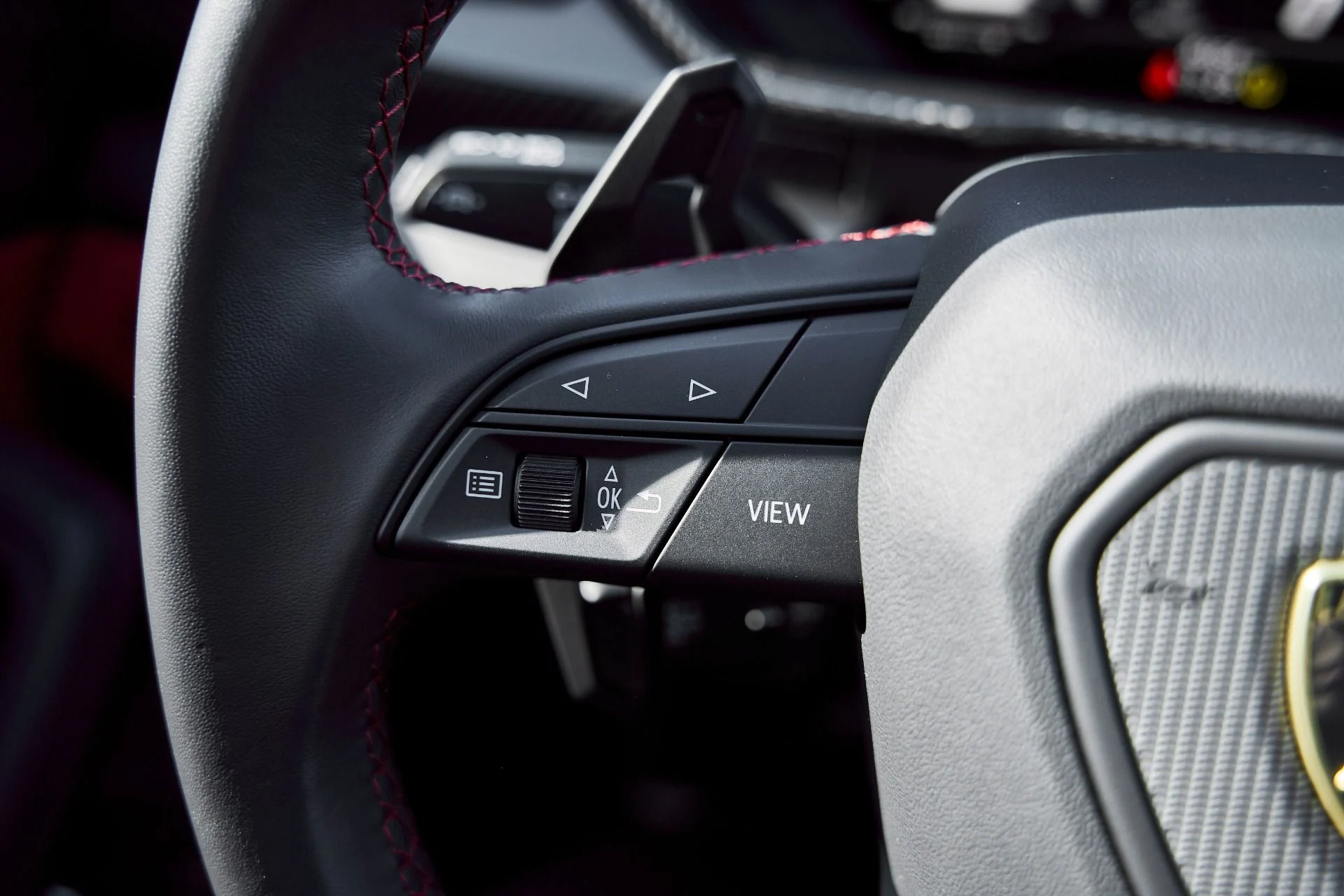 mph059_4111182855_Used_2024_Lamborghini_Urus_S_1769733319_6de343724a