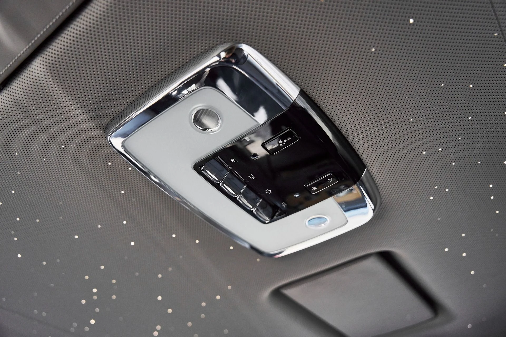 mph059_4127602142_Used_2025_Rolls_Royce_Phantom_Base_1769480986_3dc2acf300