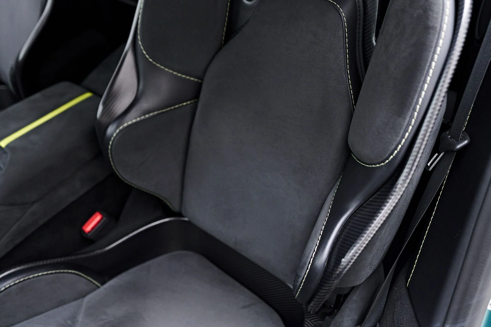 mph059_4201553044_Used_2023_Aston_Martin_Vantage_F1_Edition_1755655701_c3c0457341