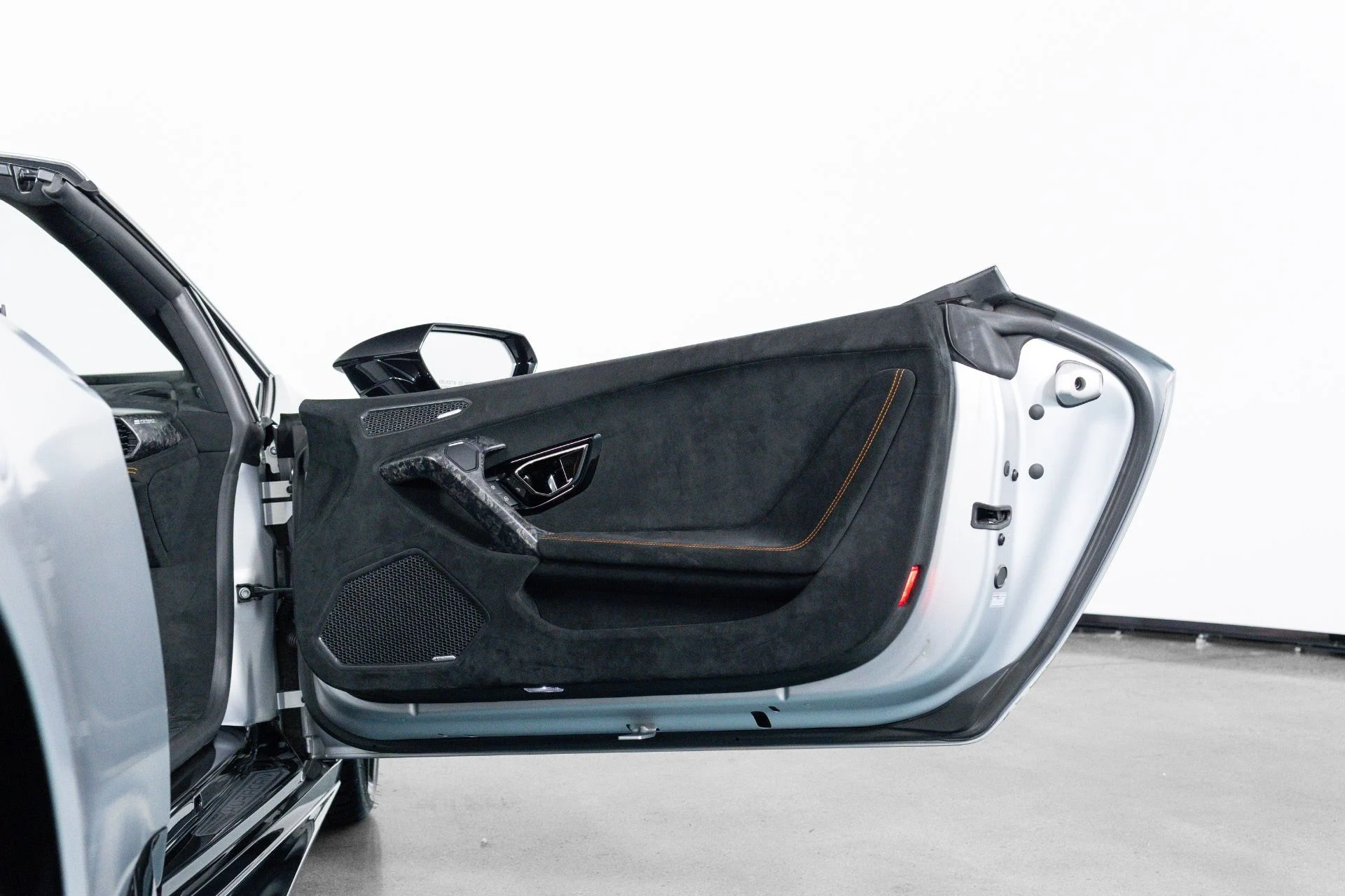 mph059_42306793_Used_2018_Lamborghini_Huracan_Performante_Spyder_1781732323_6568e134a1