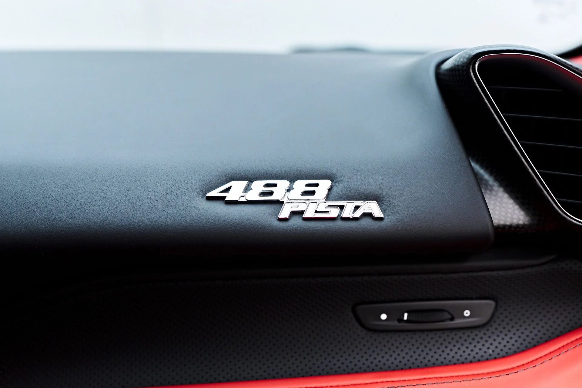 mph059_4235202113_Used_2020_Ferrari_488_Pista_Base_1749062519_de0ed98ec2