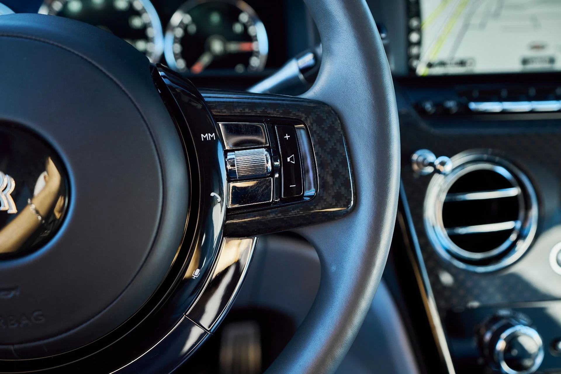 mph059_4263958775_Used_2022_Rolls_Royce_Cullinan_Black_Badge_1765411132_9ce21d97da