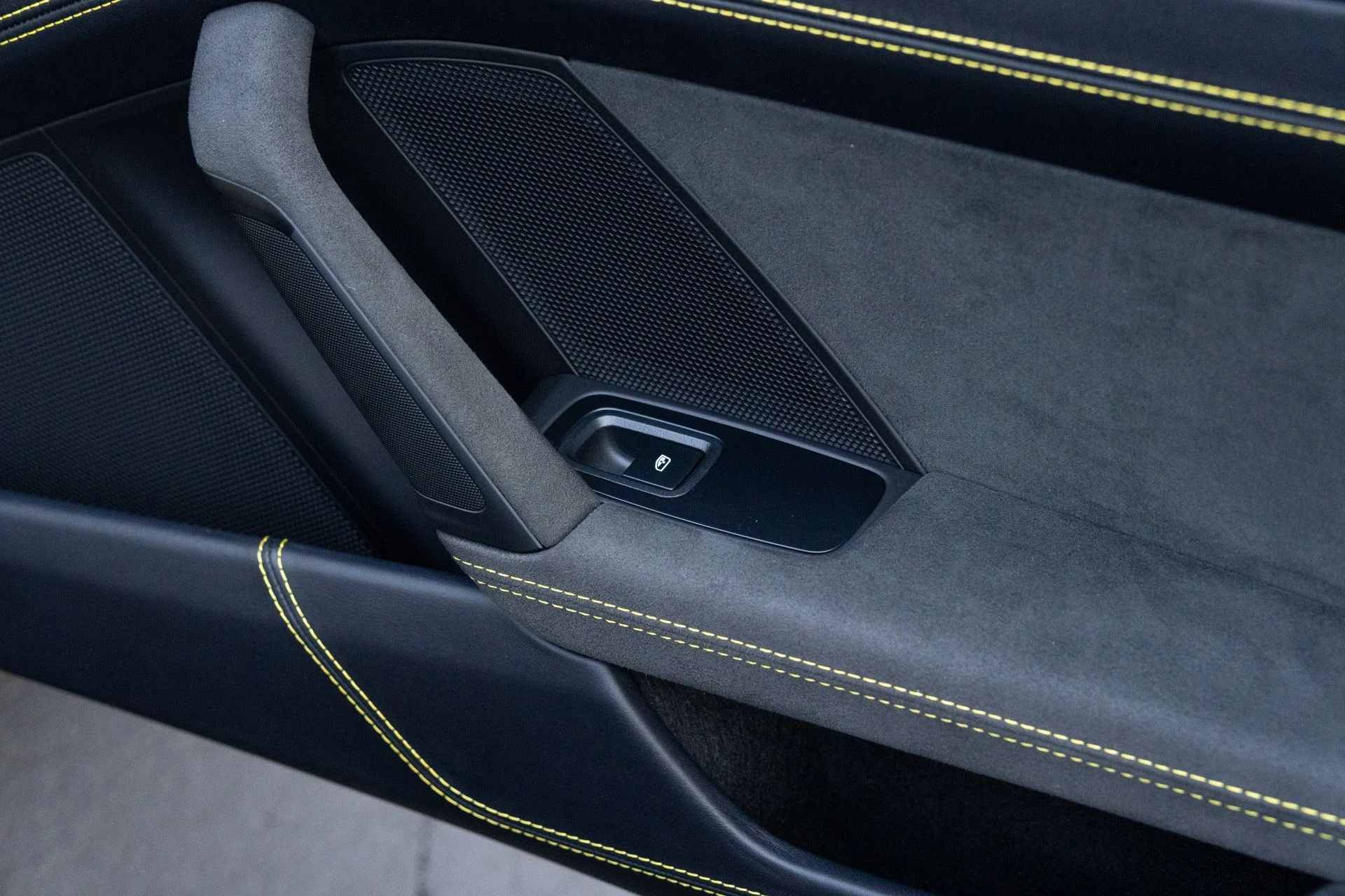 mph059_484382639_Used_2023_Porsche_911_GT_3_1777402484_5416fec7c0