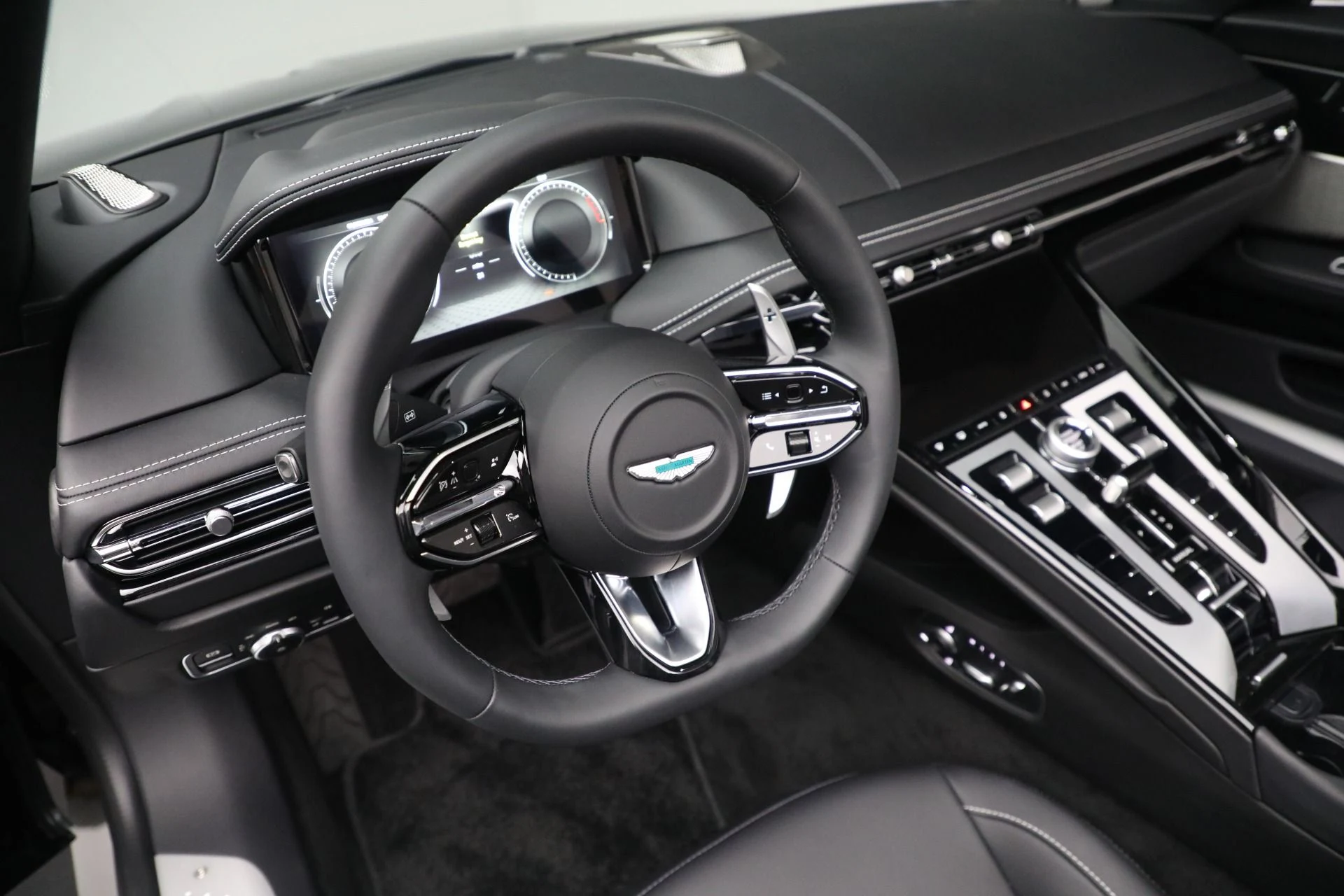 mph059_500384407_New_2025_Aston_Martin_DB_12_Volante_e4fd0f35cf