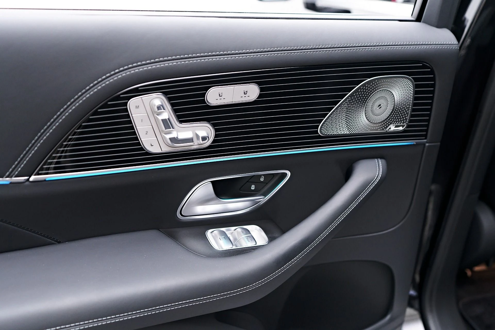 mph059_530094066_Used_2023_Mercedes_Benz_GLS_Maybach_GLS_600_1762799282_058726e38d