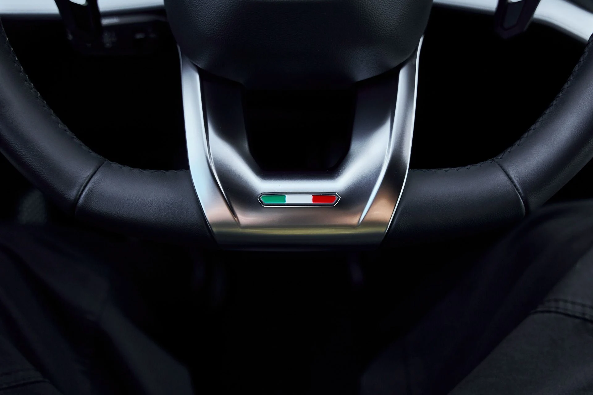 mph059_585009396_Used_2025_Lamborghini_Urus_SE_1767720911_3ddfc53662