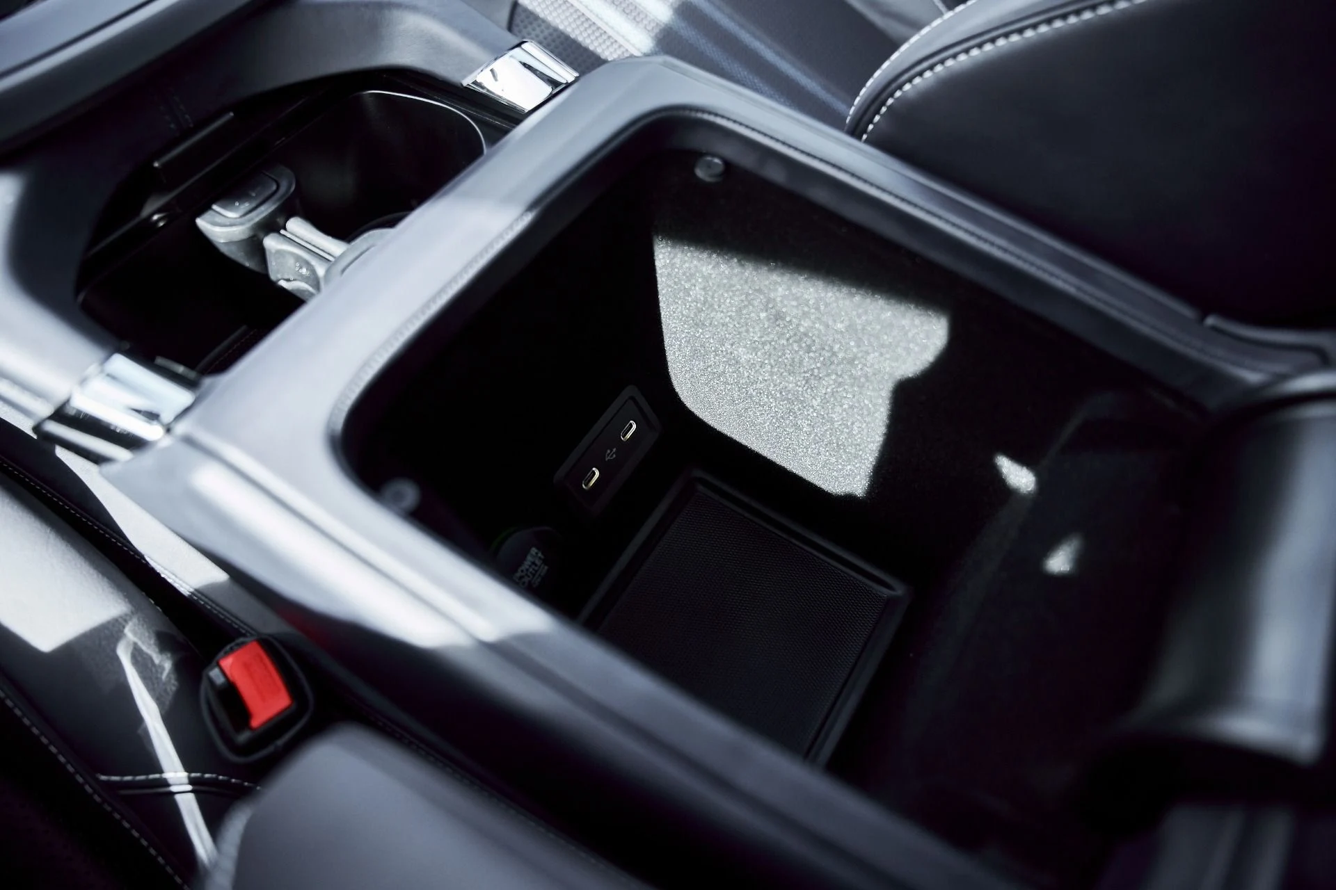 mph059_587729274_Used_2025_Aston_Martin_DBX_707_1771642301_59260e1f6b