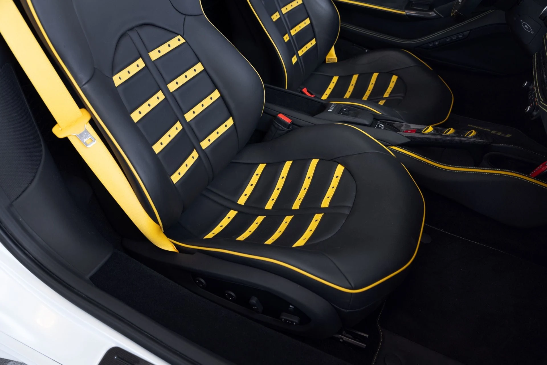 mph059_590020671_Used_2023_Ferrari_F8_Spider_1776809234_3fa9e350b6