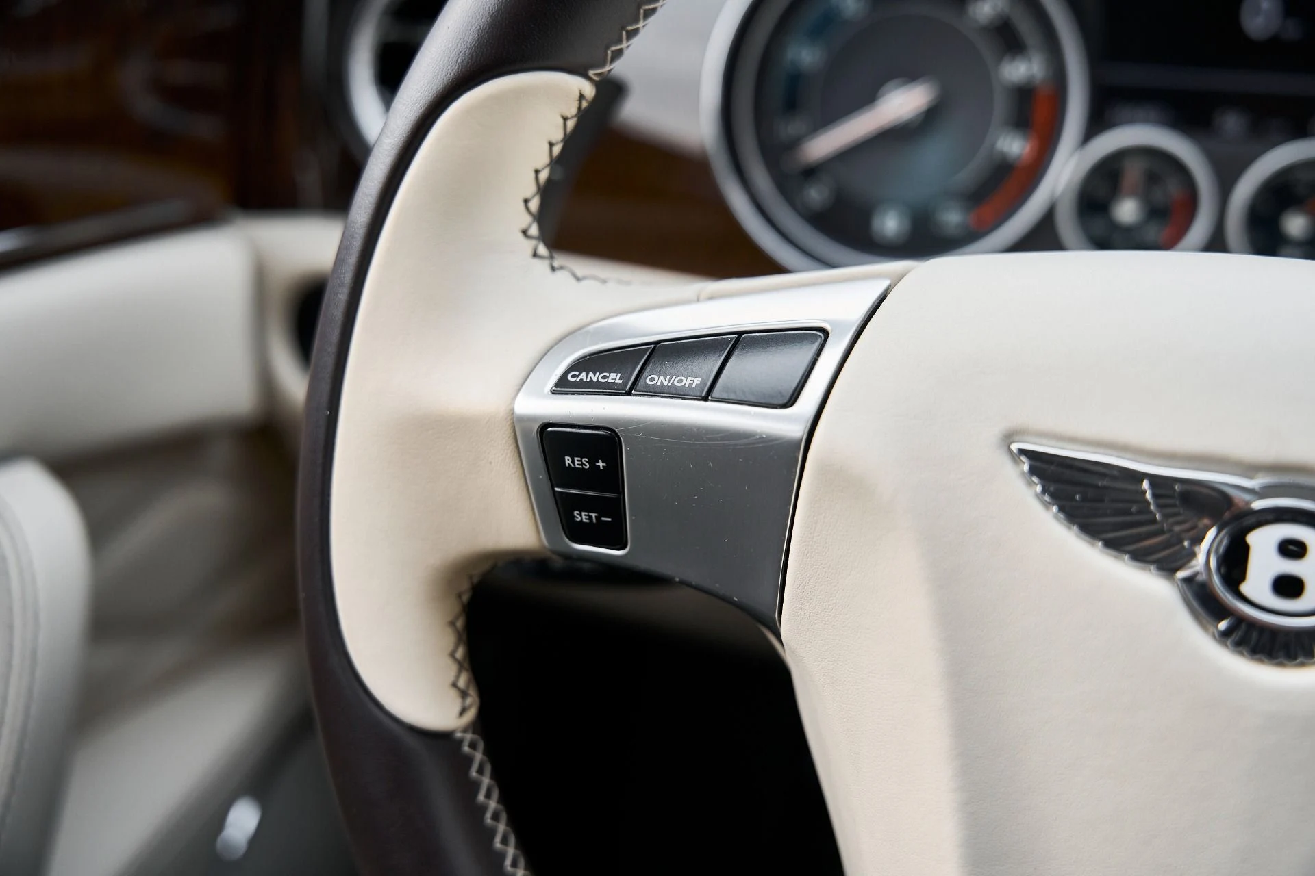 mph059_600322765_Used_2015_Bentley_Flying_Spur_V8_1769278410_5eec220b53