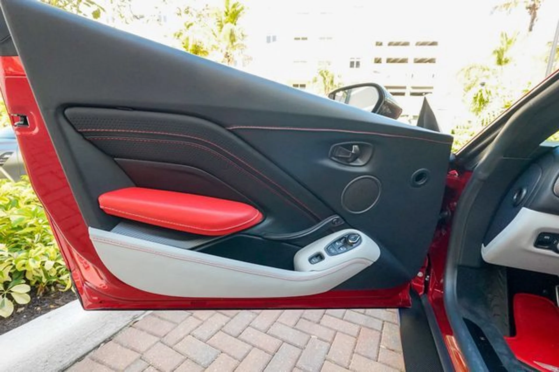 mph059_604561703_22988419_60_988f240940