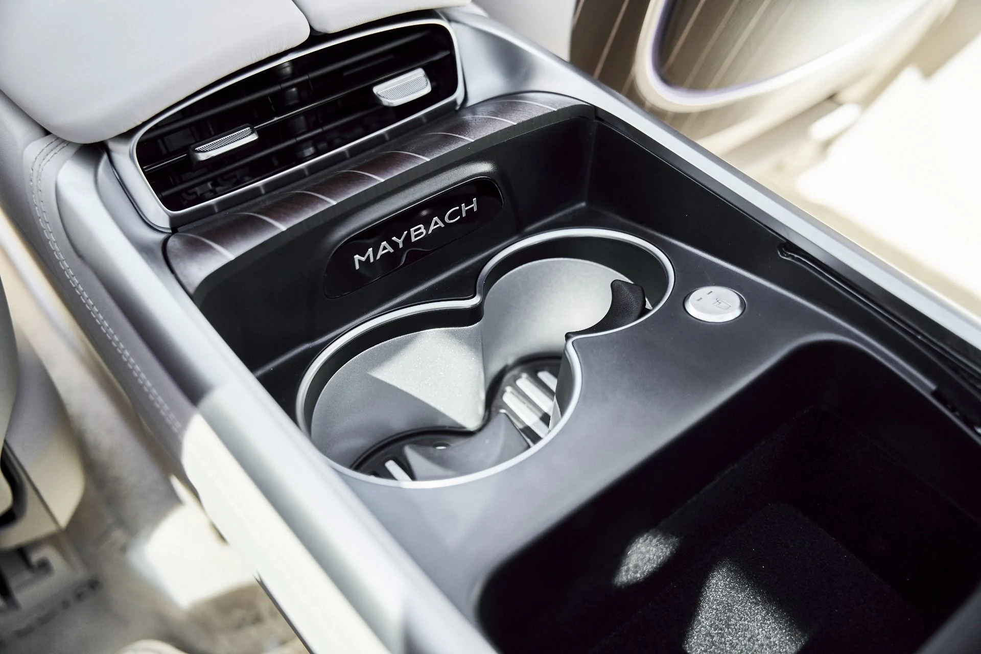 mph059_630352408_Used_2025_Mercedes_Benz_EQS_Maybach_EQS_680_1773365904_383d8042c4