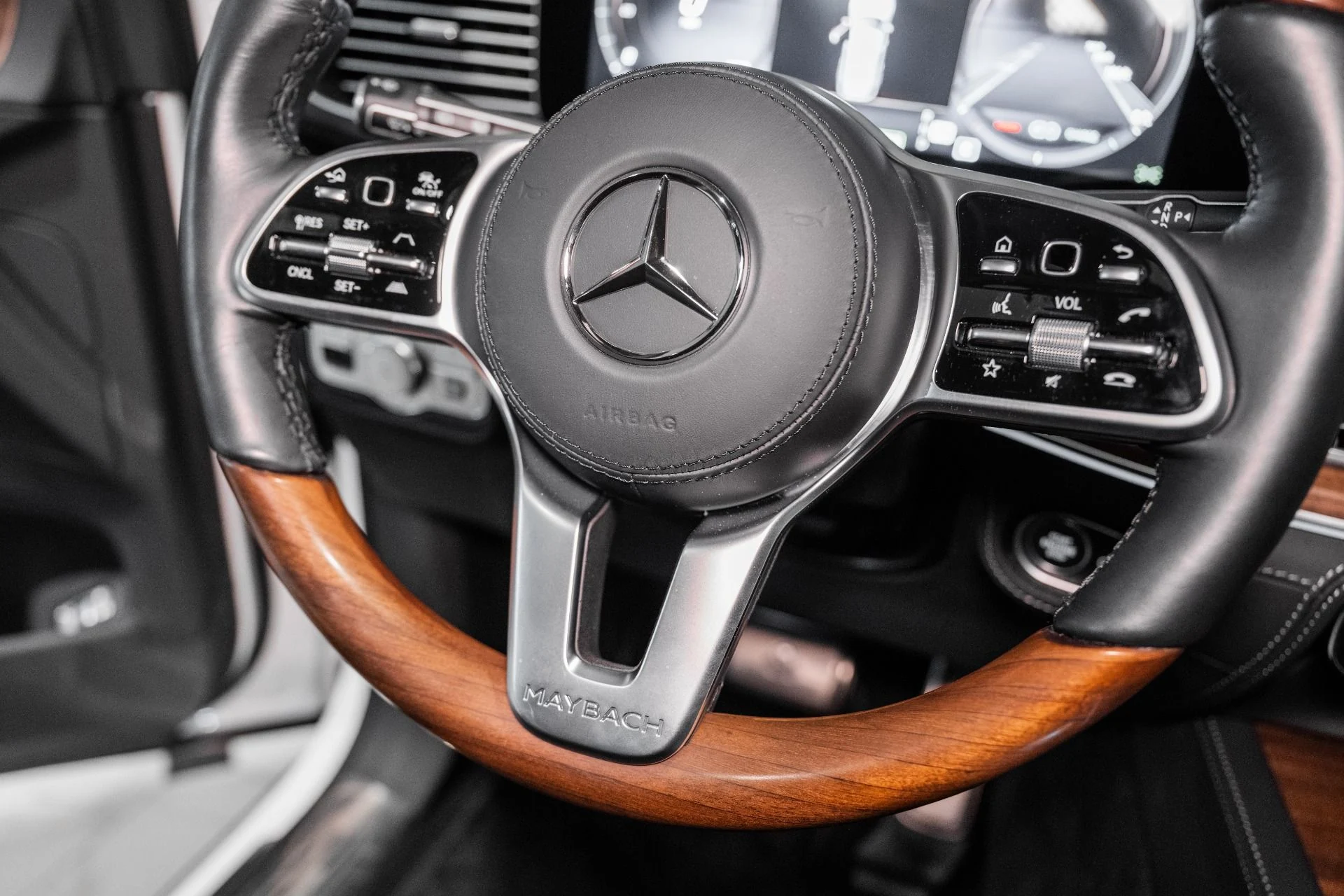 mph059_633004988_Used_2023_Mercedes_Benz_GLS_Maybach_GLS_600_1762355740_6ee9641f19