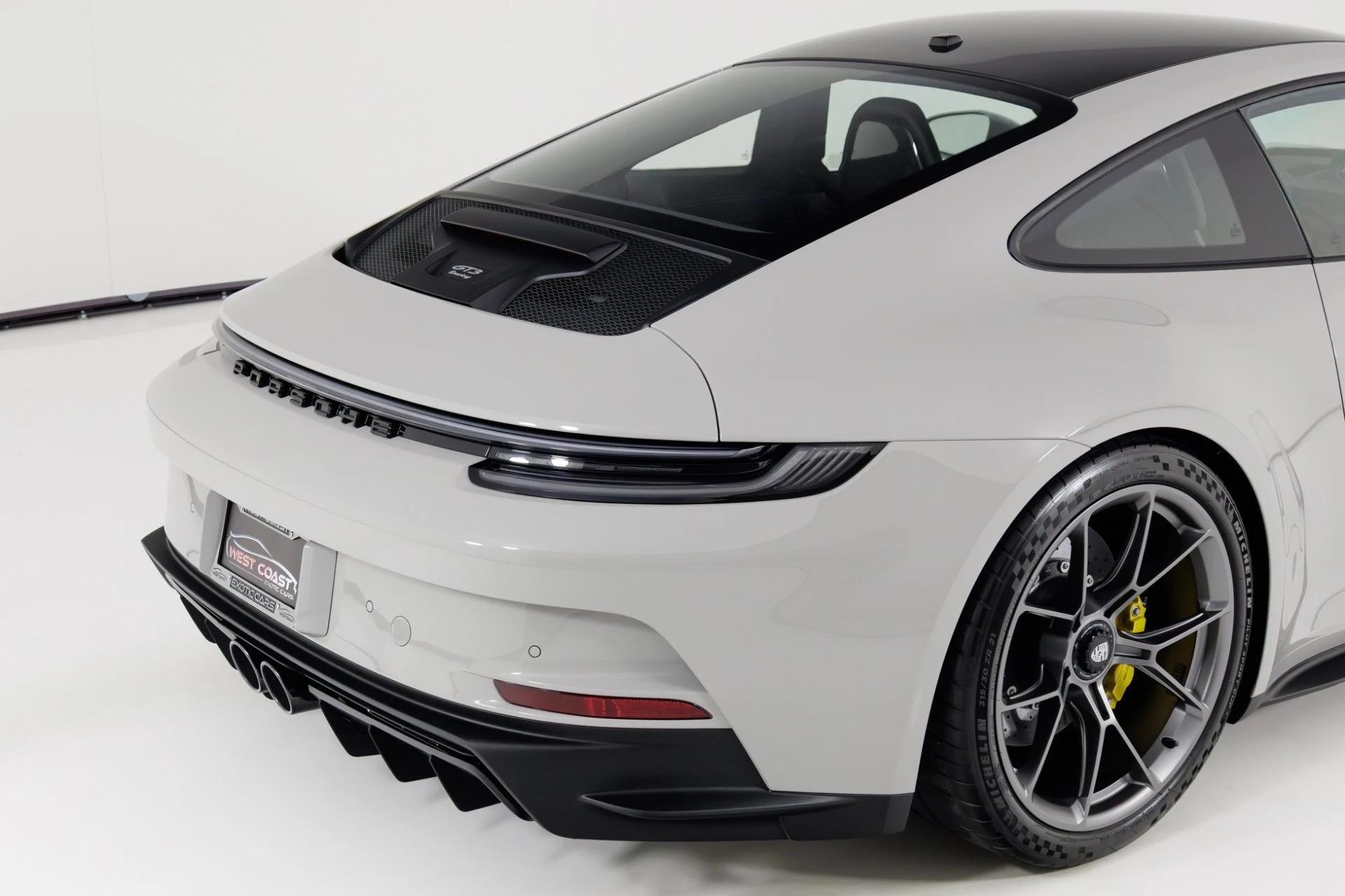 mph059_636316293_Used_2024_Porsche_911_GT_3_Touring_1767999905_17d7fa6227