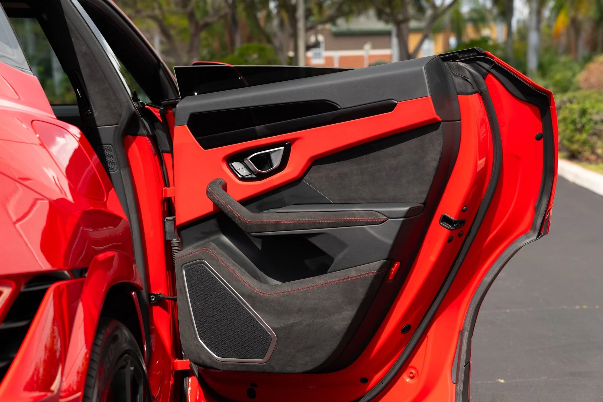 mph059_651967147_Used_2023_Lamborghini_Urus_S_1771018680_ba52b2e952