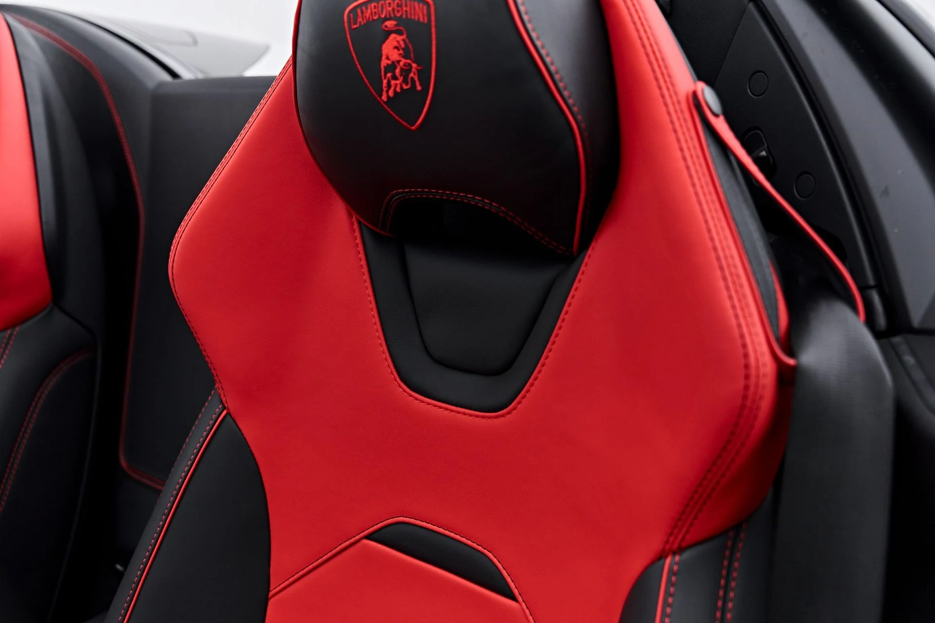 mph059_652552815_Used_2024_Lamborghini_Huracan_EVO_Base_1791337181_a05715cb21