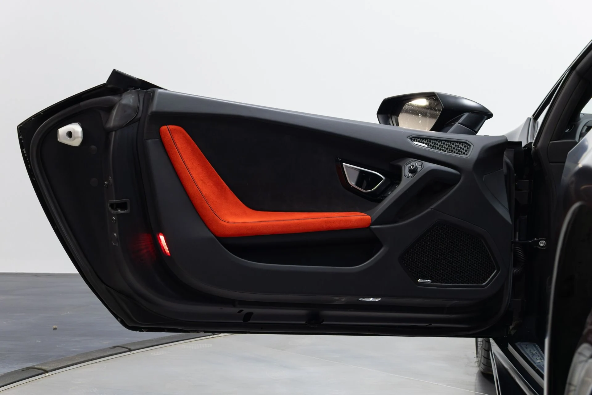 mph059_6757933_Used_2021_Lamborghini_Huracan_EVO_1773475781_b601377be1