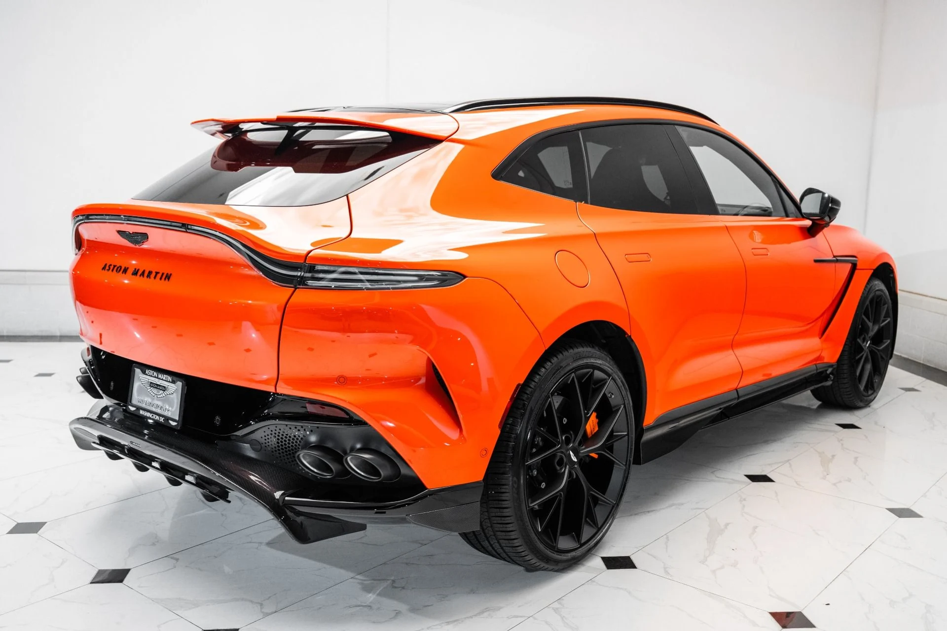 mph059_690697603_Used_2025_Aston_Martin_DBX_707_1748959354_97c2bf6113