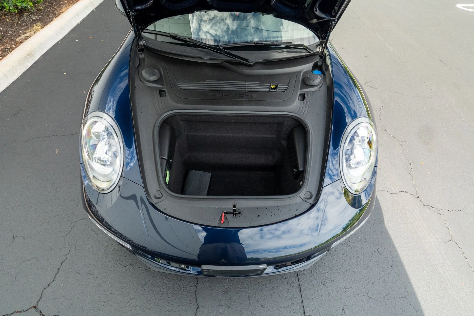 mph059_700553459_Used_2019_Porsche_911_Carrera_1759430060_4a0e9bb373