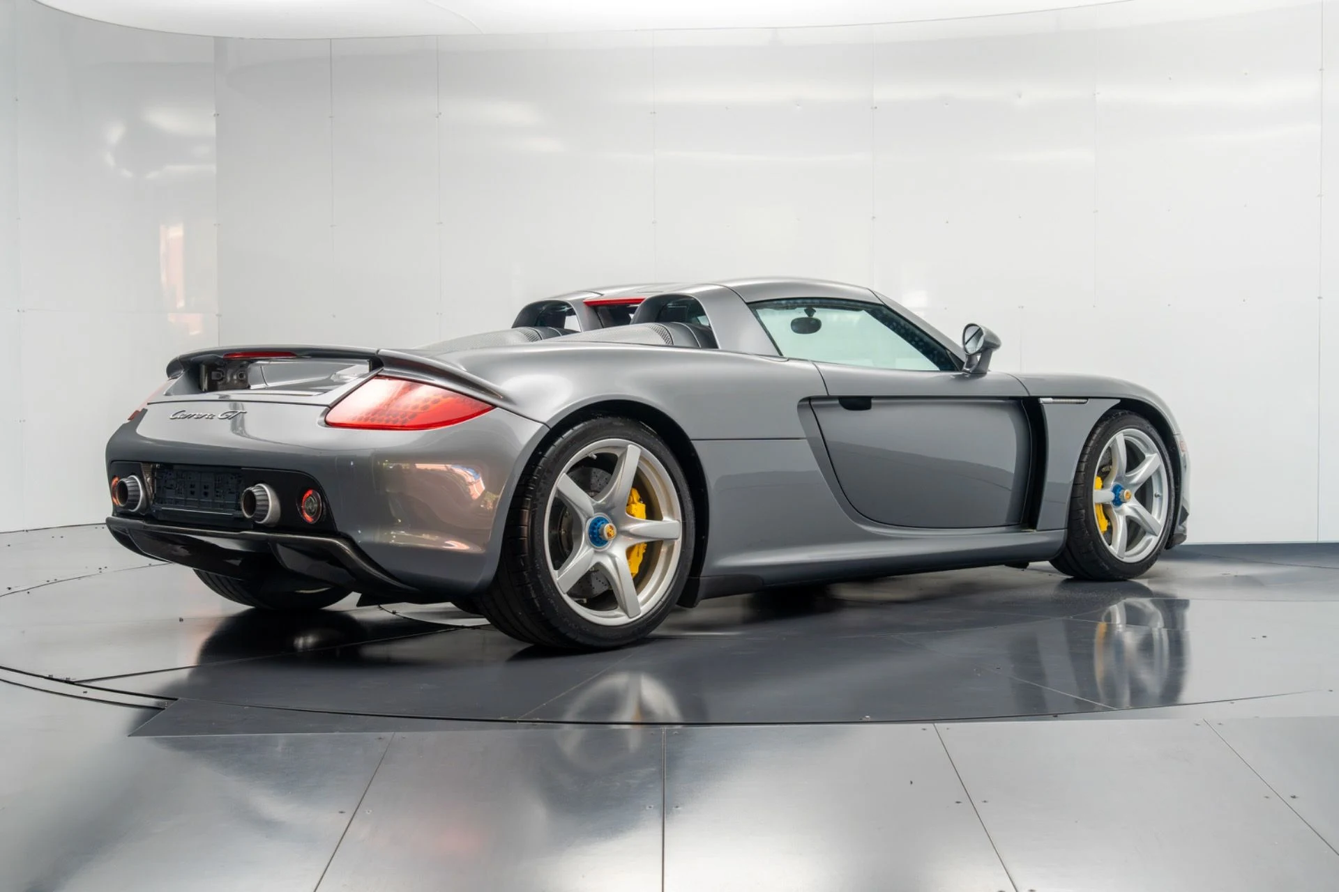 mph059_709126044_Used_2004_Porsche_Carrera_GT_1793121959_f14d45d5fa
