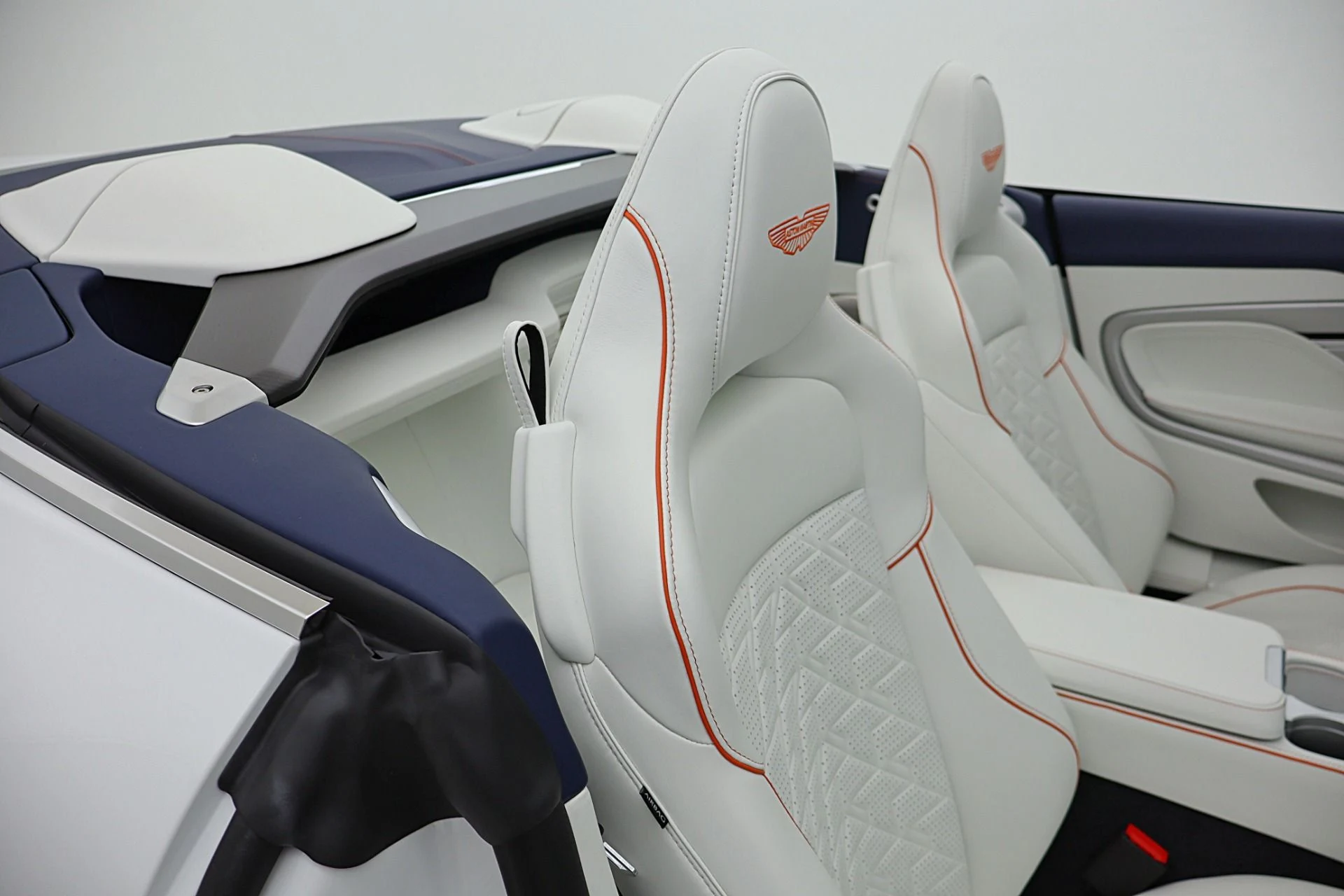 mph059_715025910_New_2026_Aston_Martin_Vanquish_Volante_1e69494983