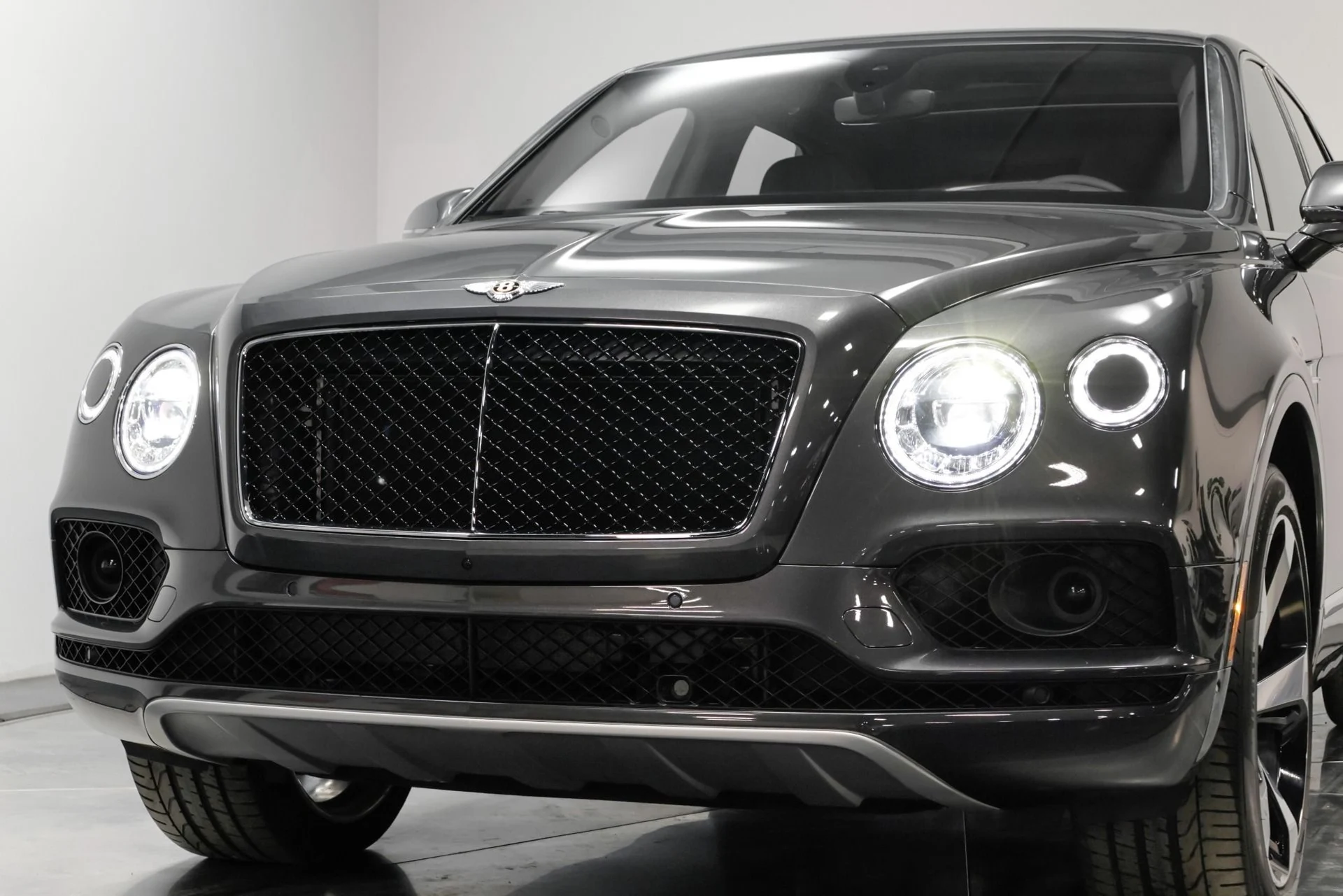 mph059_715523096_Used_2020_Bentley_Bentayga_V8_1761664862_f9d72a571b
