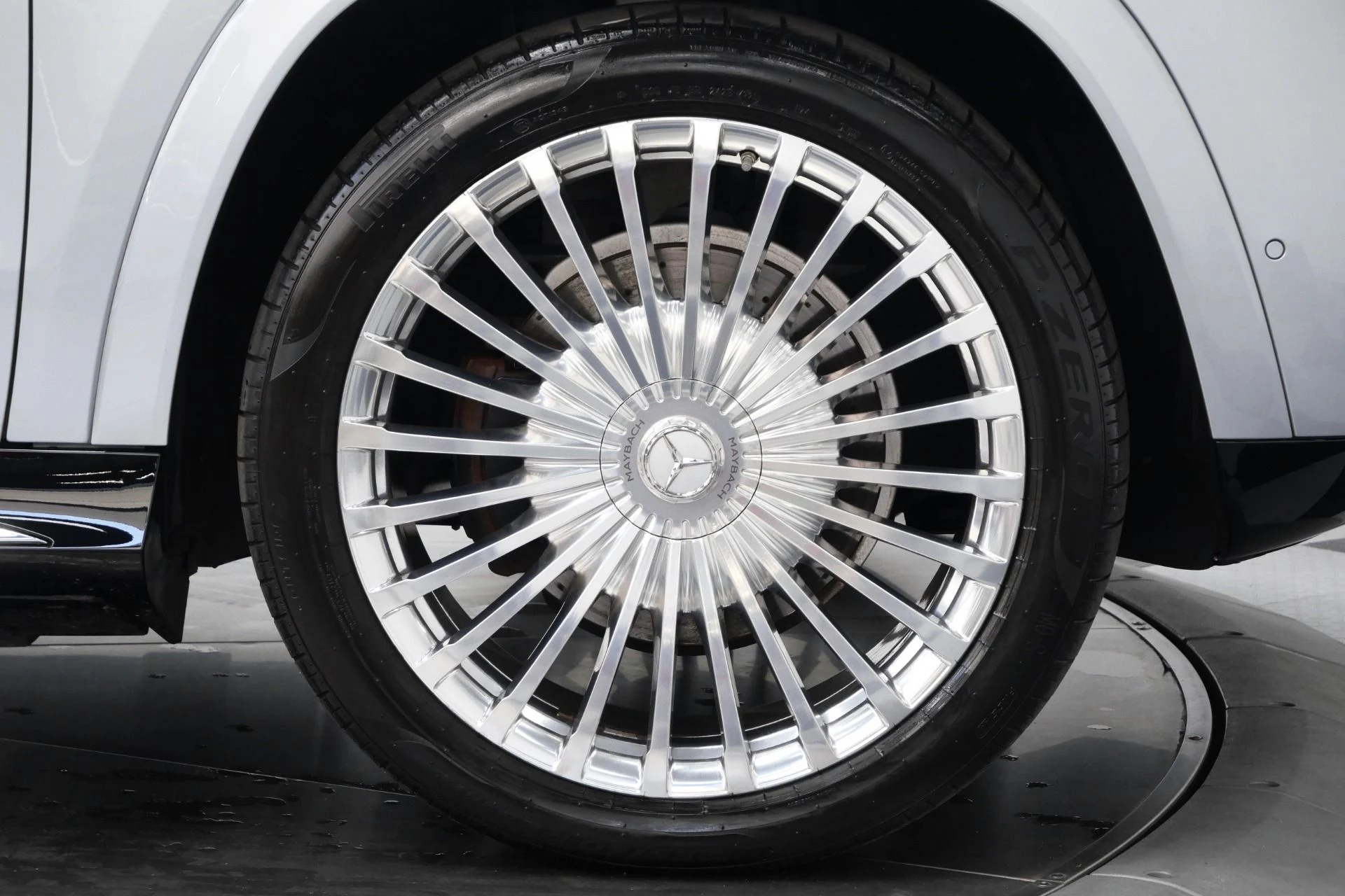 mph059_796850594_Used_2024_Mercedes_Benz_Maybach_GLS_600_4_MATIC_Factory_Two_Tone_paint_Polished_Wheels_Loaded_1774374618_325ef9e308