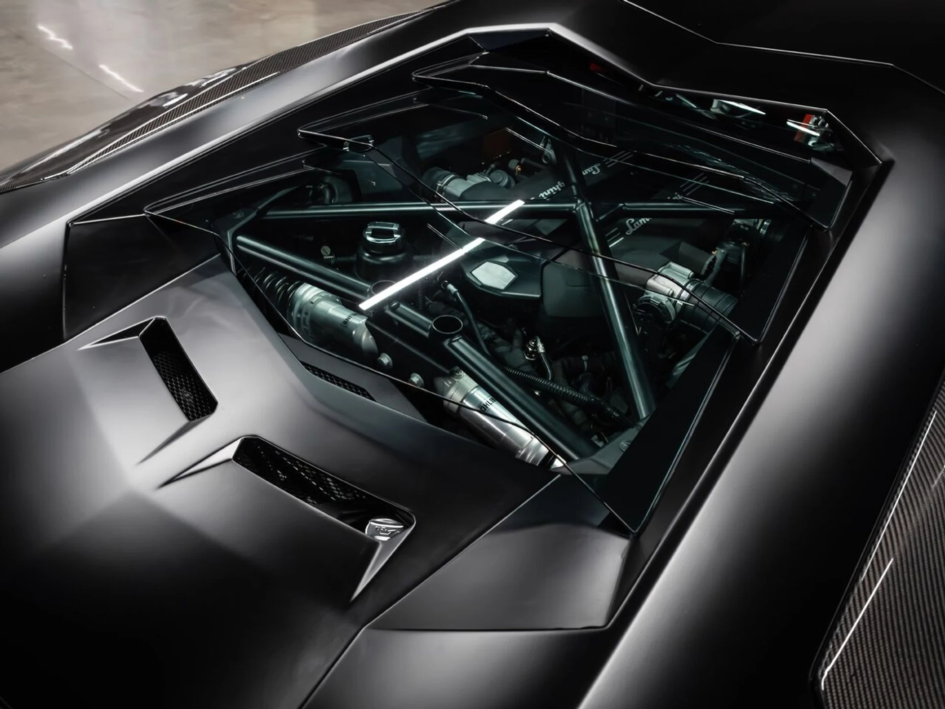 mph059_802080990_lamborghini_aventador_2015_78a279fdff