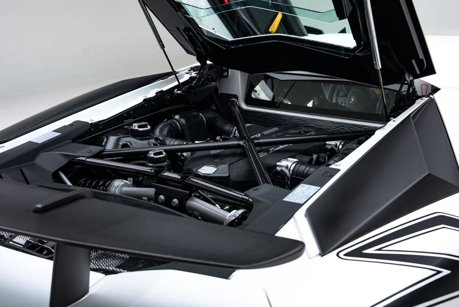 mph059_815306530_Used_2016_Lamborghini_Aventador_SV_1775078113_5b6829d635