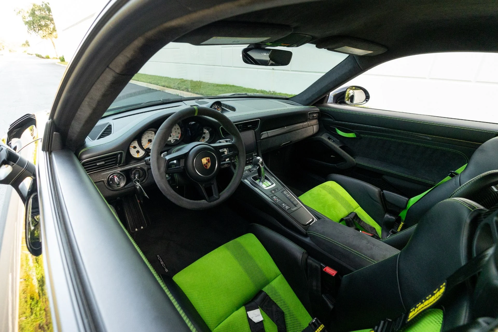 mph059_834139302_Used_2019_Porsche_911_GT_3_RS_1765832694_ad3d265650